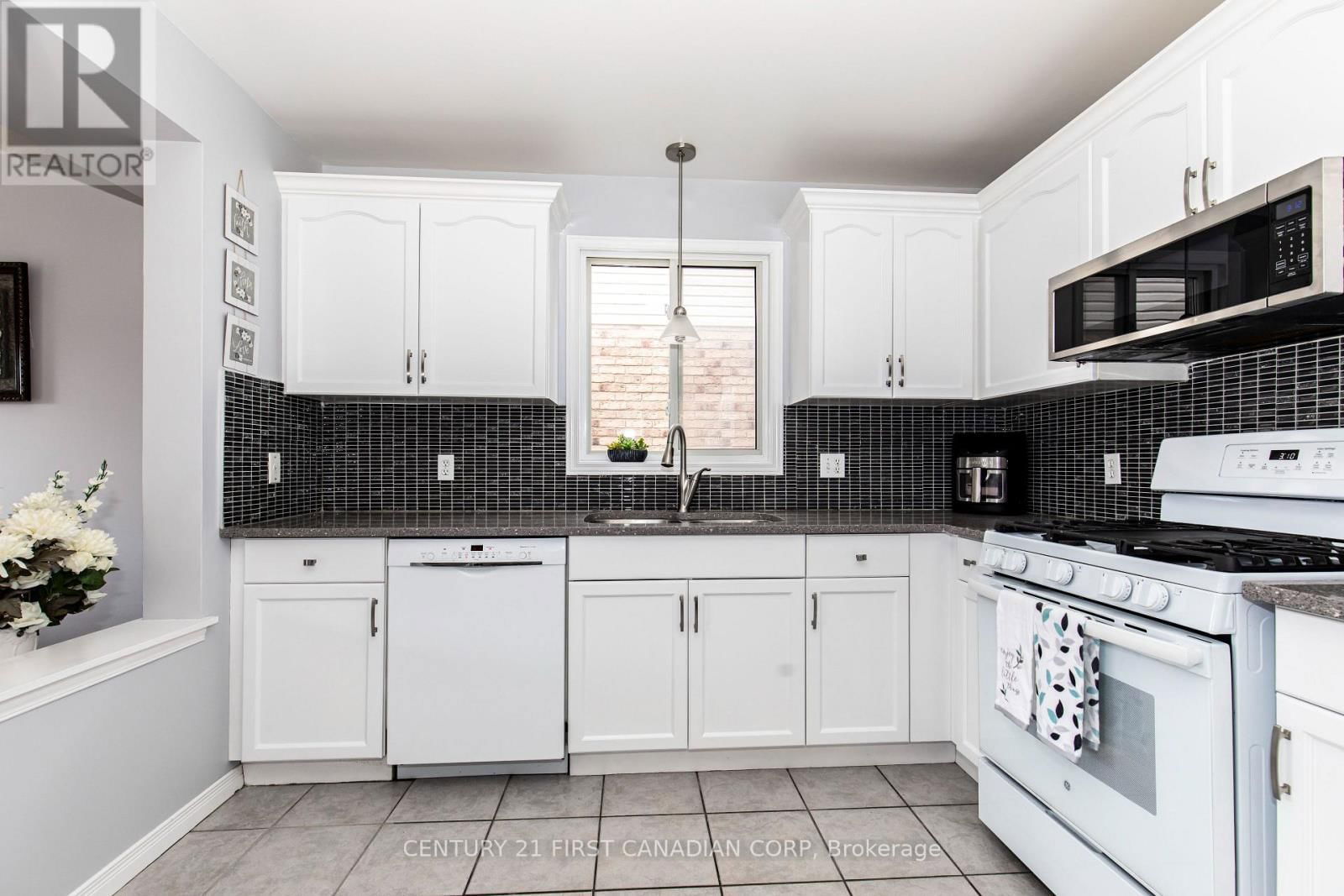 570 CUTHBERT CIRCLE Image 6