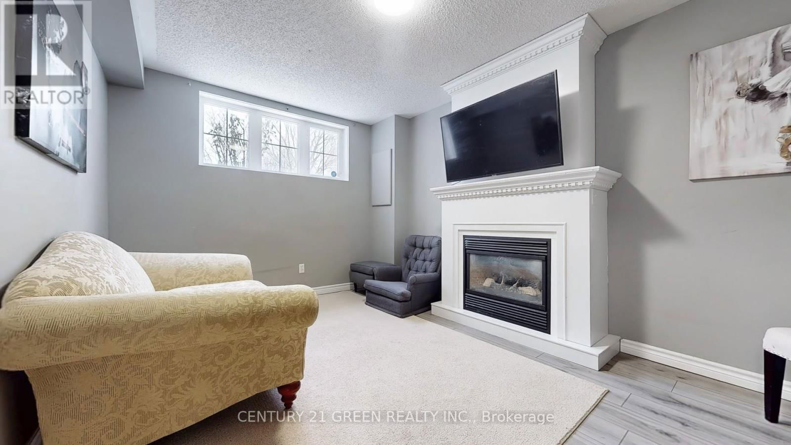 191 CARROLL CRESCENT Image 19