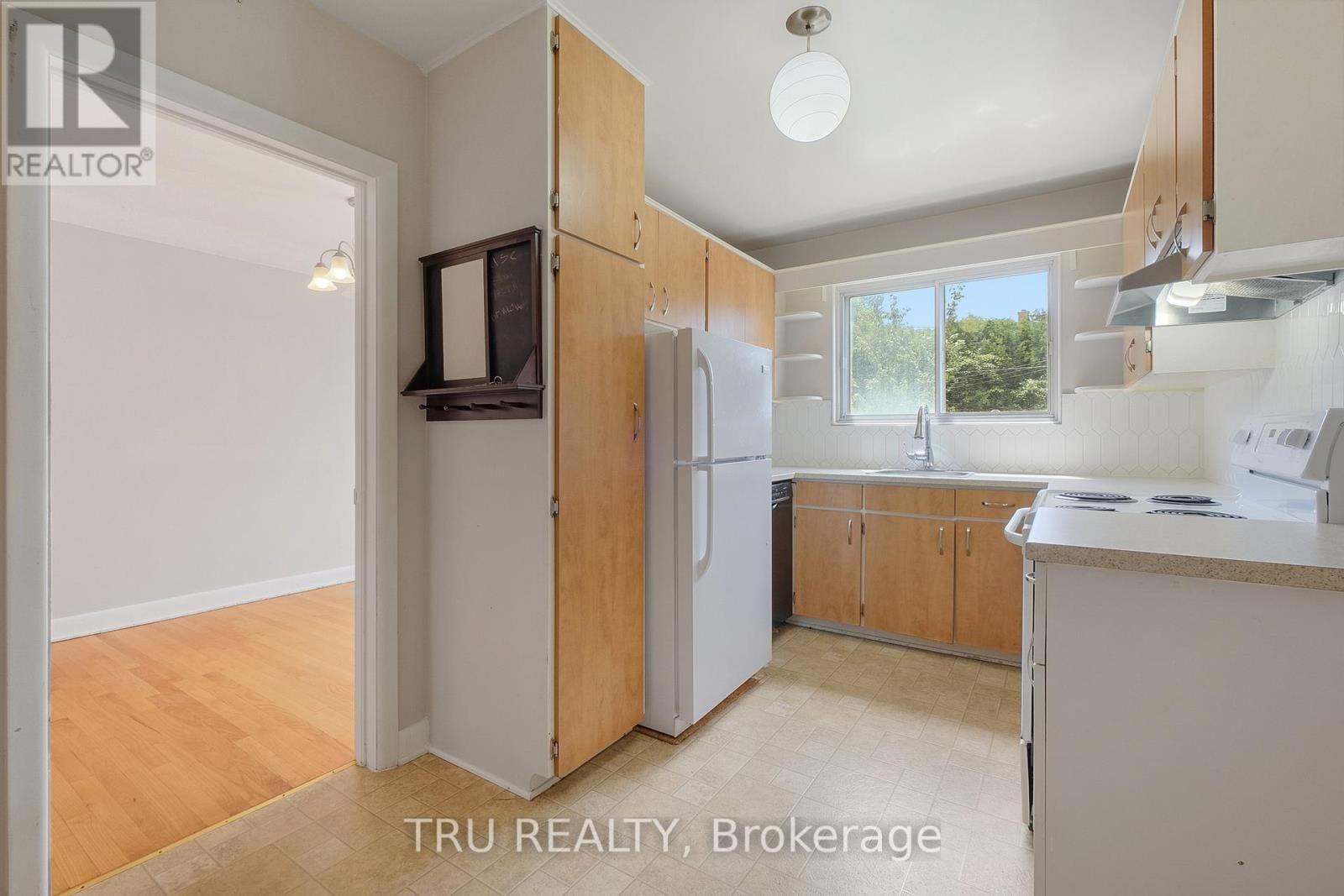 1006 RIDDELL AVENUE SOUTH Image 10
