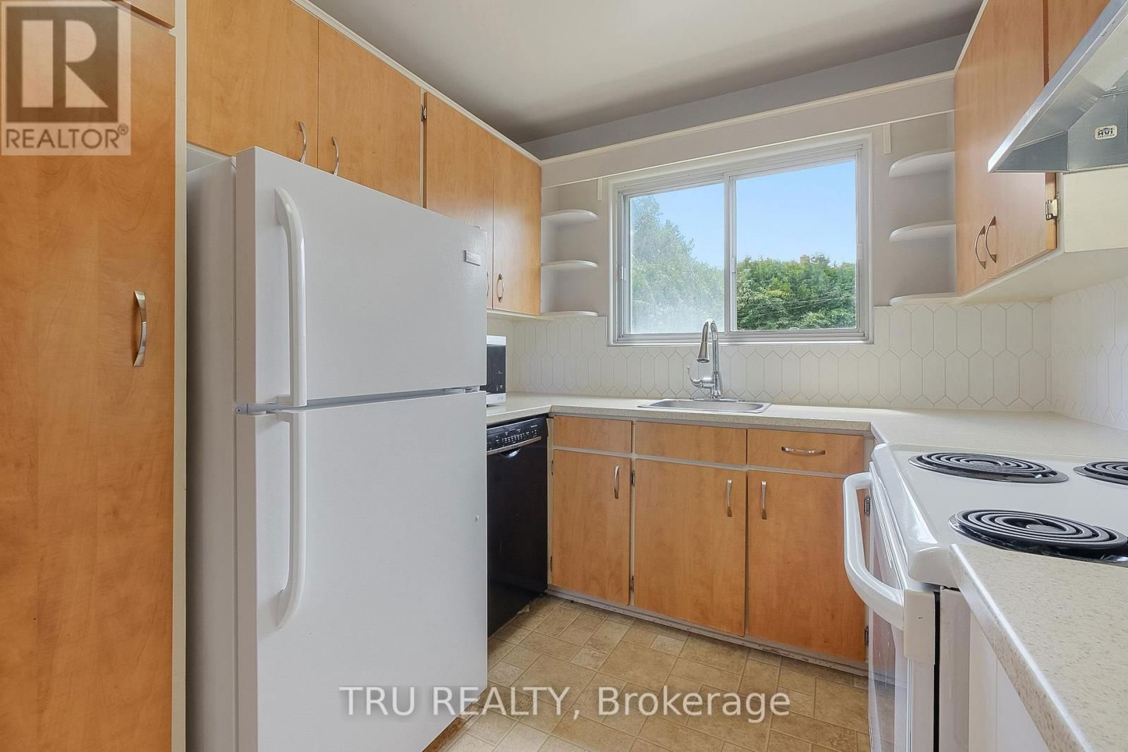 1006 RIDDELL AVENUE SOUTH Image 11