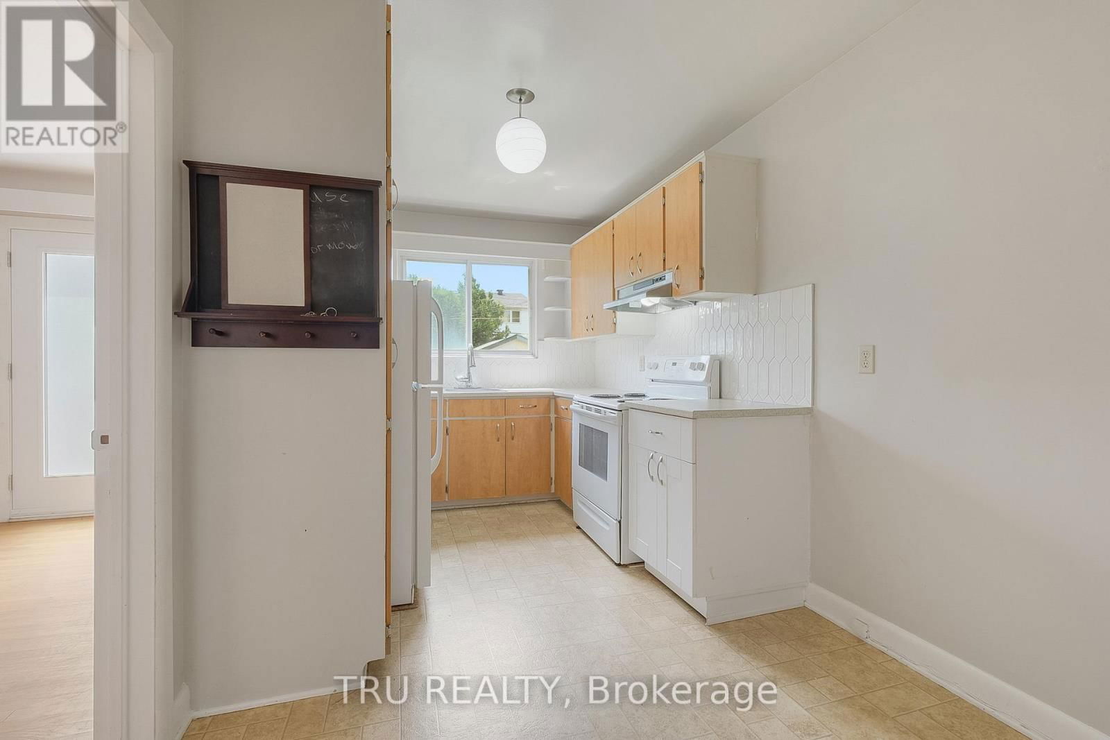 1006 RIDDELL AVENUE SOUTH Image 12