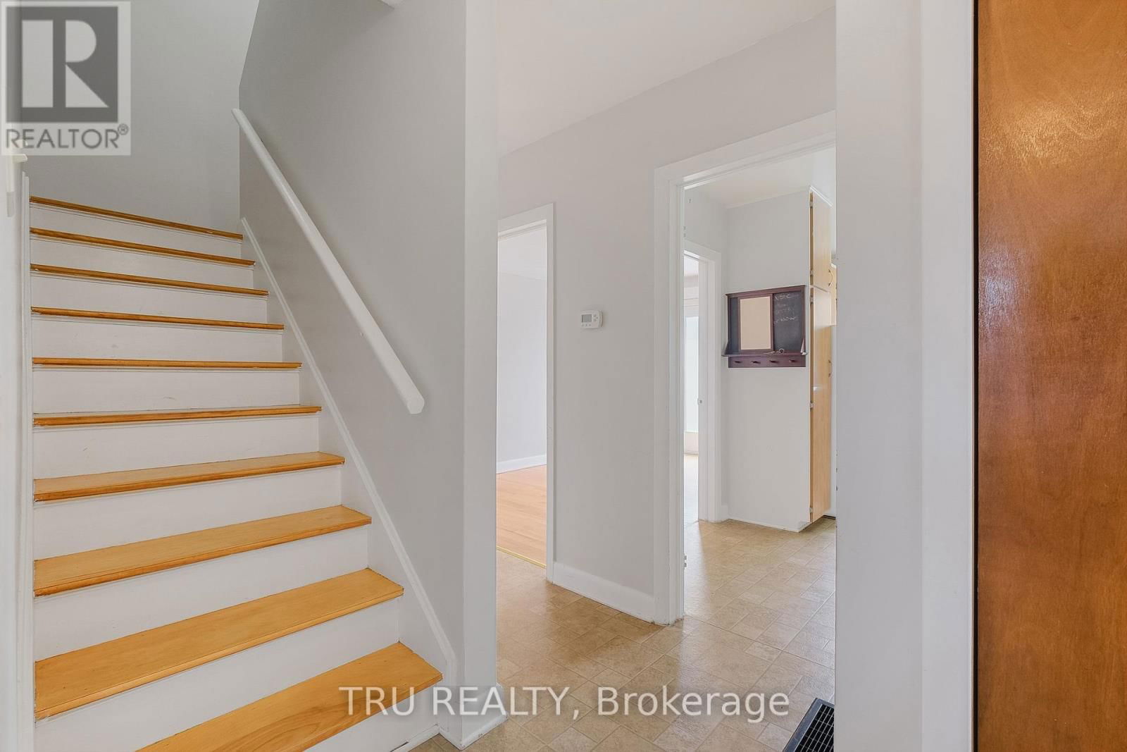1006 RIDDELL AVENUE SOUTH Image 13