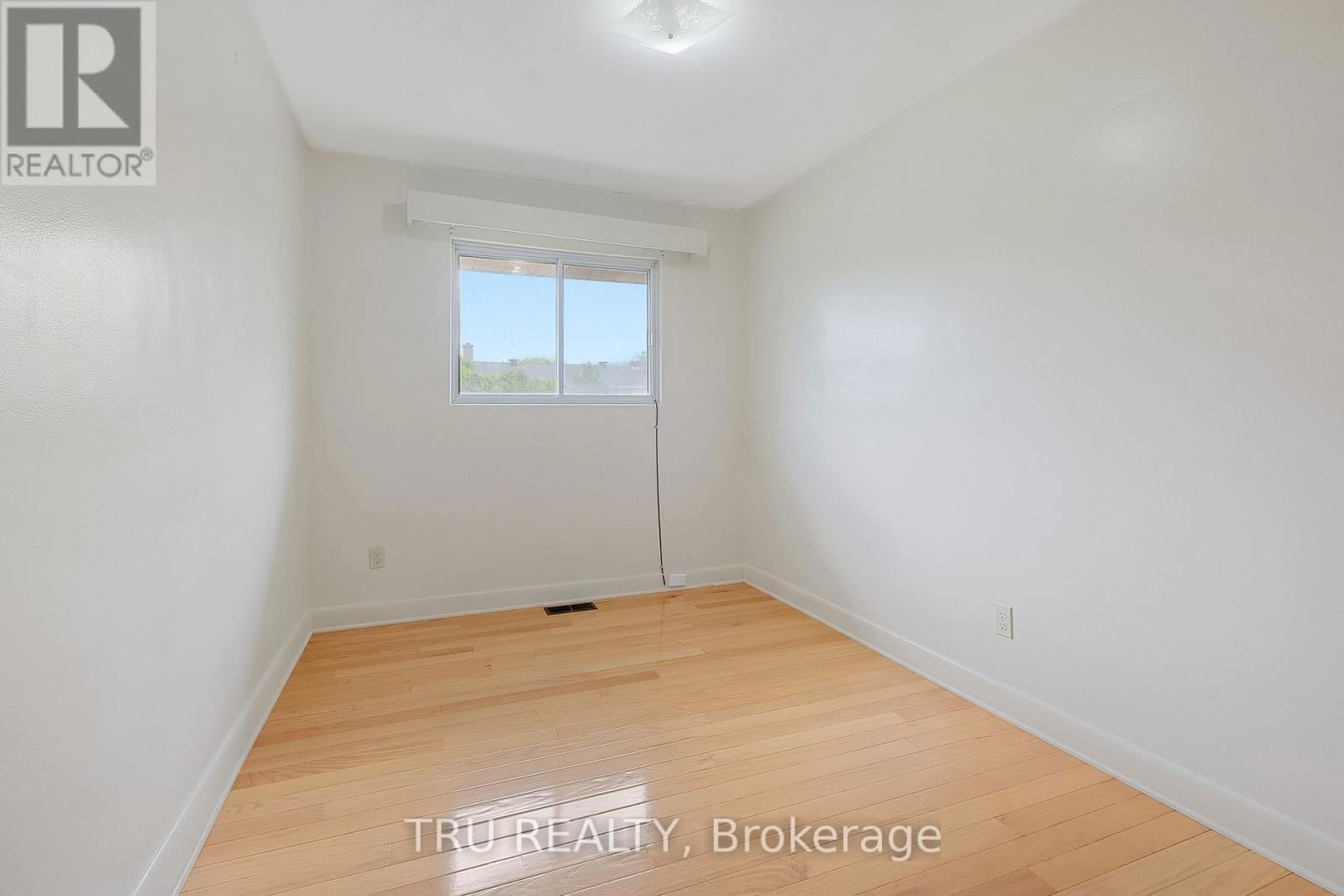 1006 RIDDELL AVENUE SOUTH Image 14