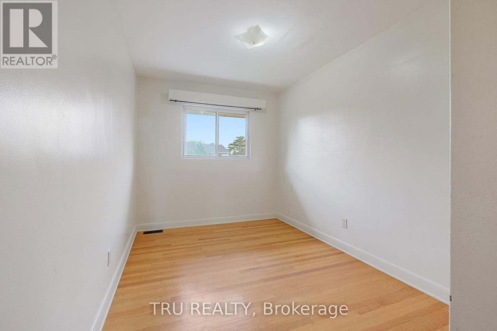 1006 RIDDELL AVENUE SOUTH Image 16