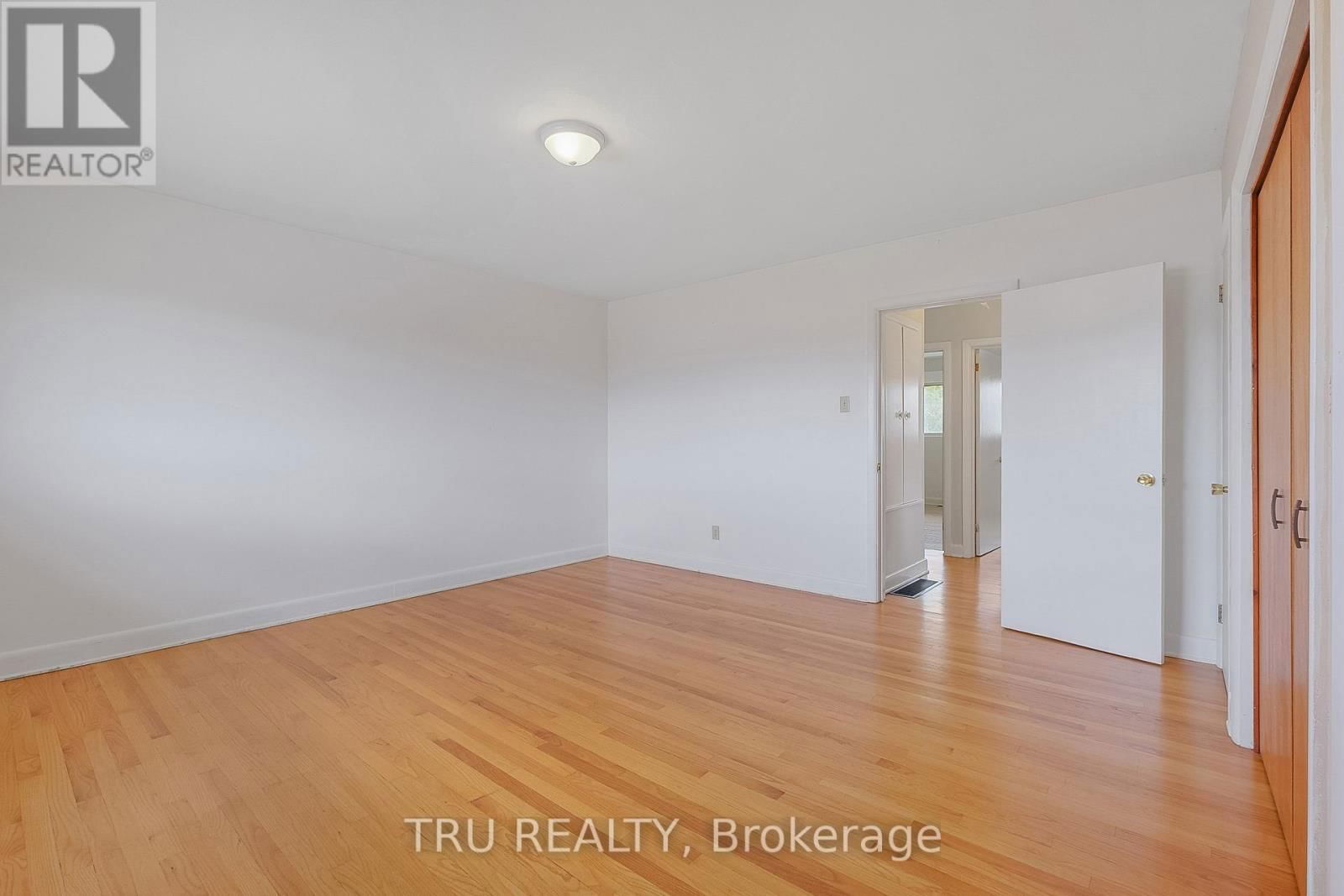 1006 RIDDELL AVENUE SOUTH Image 19