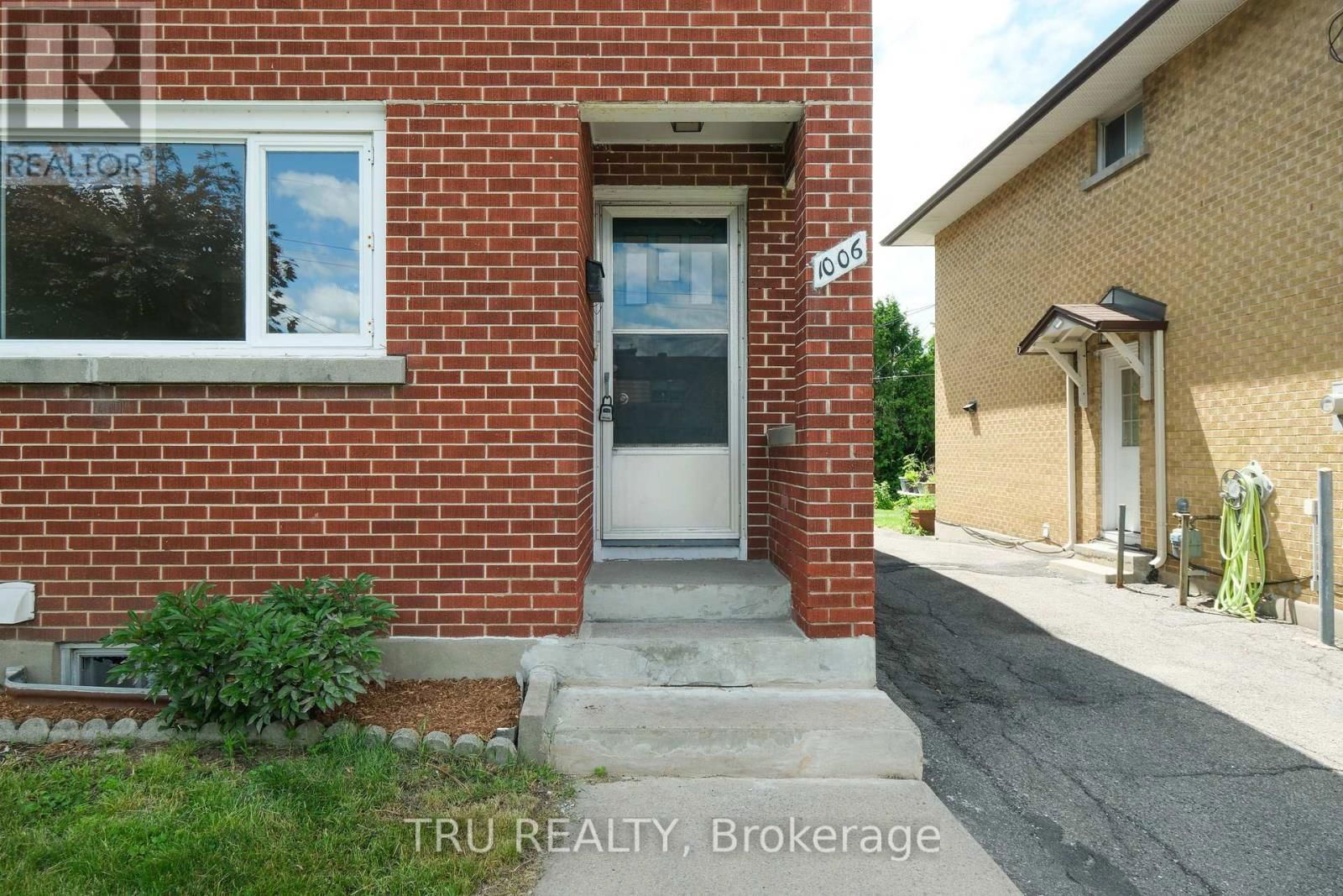 1006 RIDDELL AVENUE SOUTH Image 2
