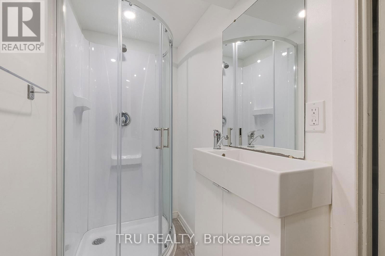 1006 RIDDELL AVENUE SOUTH Image 21