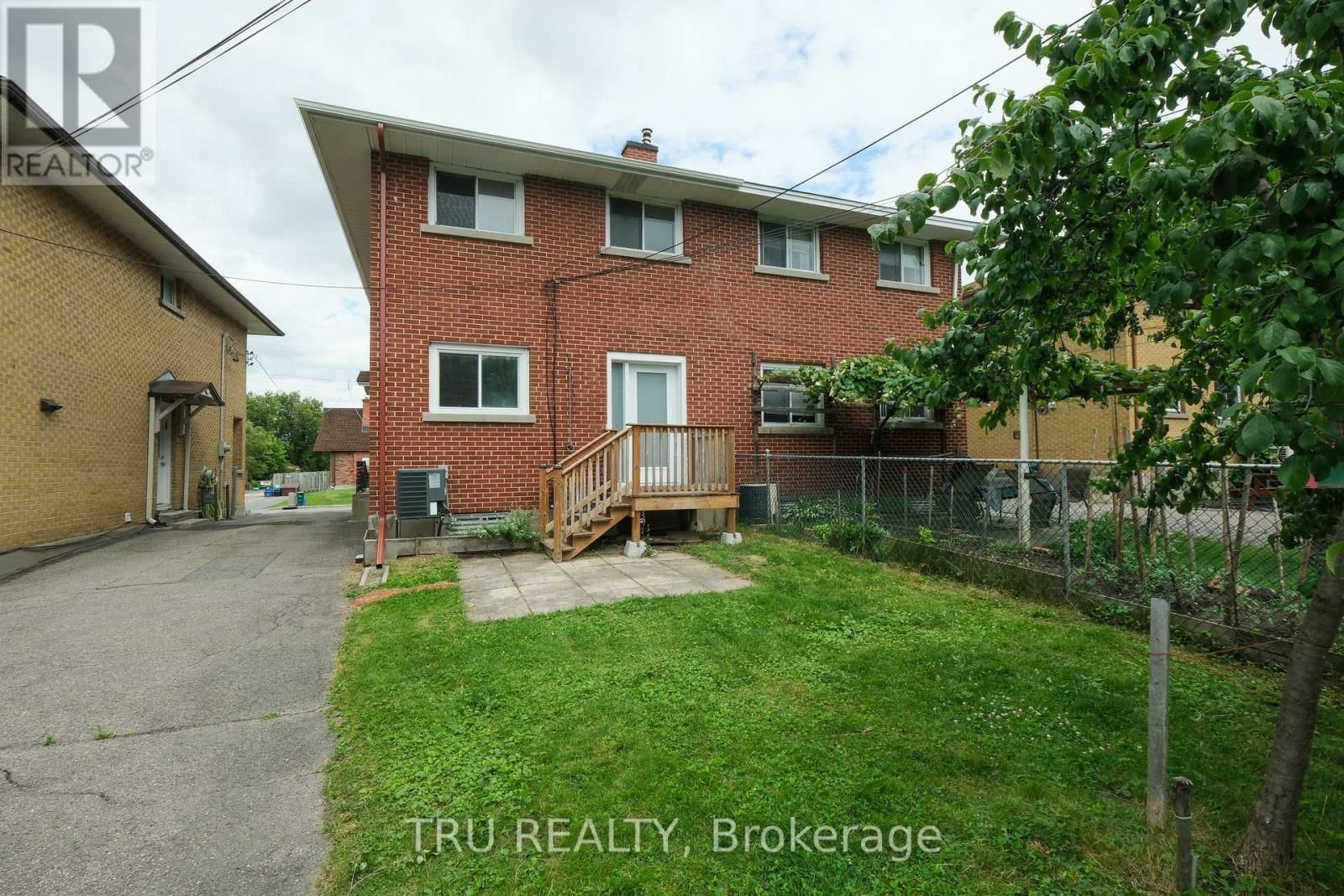 1006 RIDDELL AVENUE SOUTH Image 24