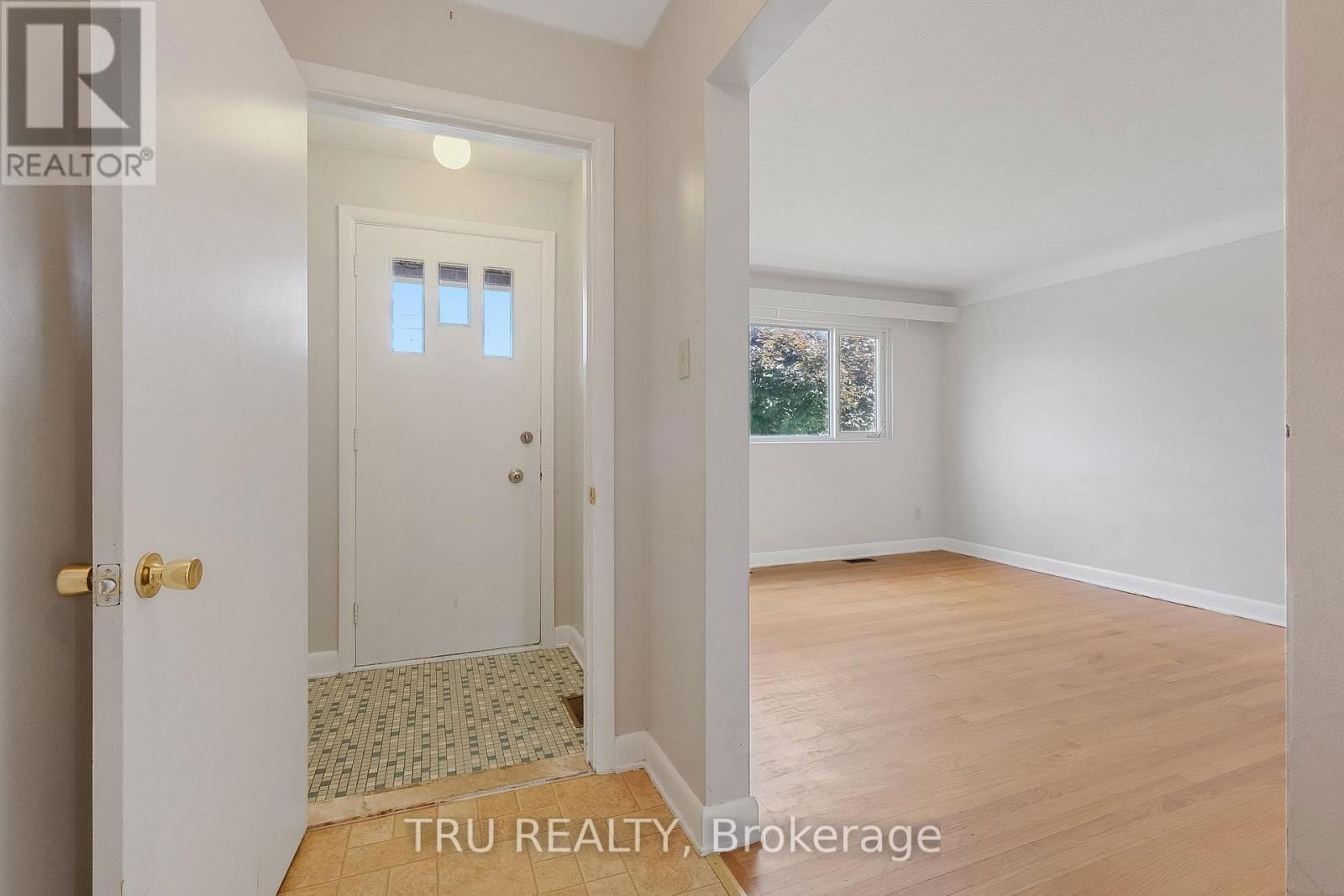 1006 RIDDELL AVENUE SOUTH Image 3