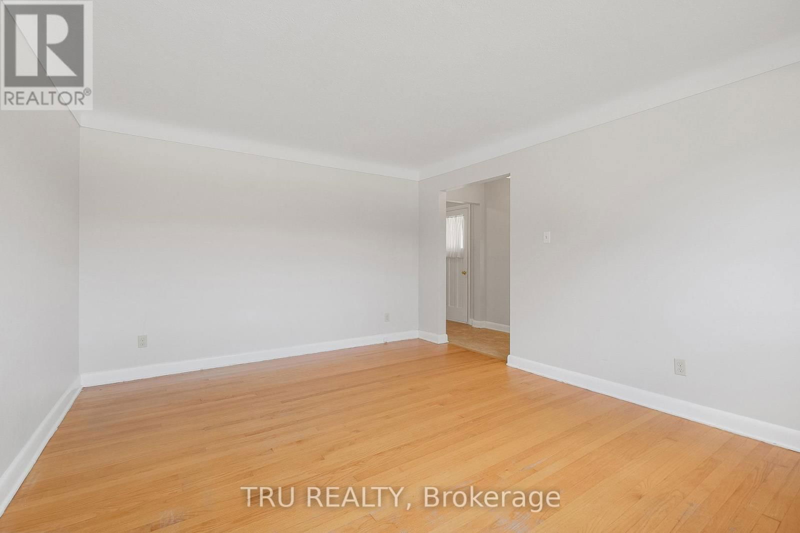 1006 RIDDELL AVENUE SOUTH Image 4