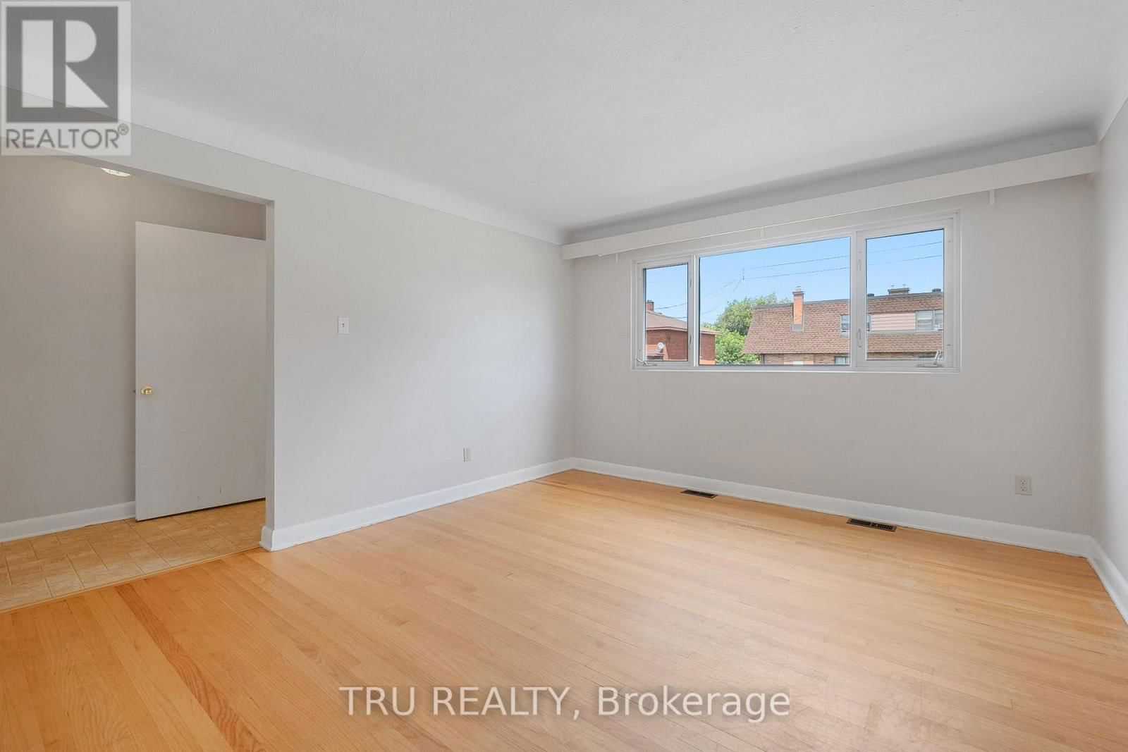 1006 RIDDELL AVENUE SOUTH Image 5
