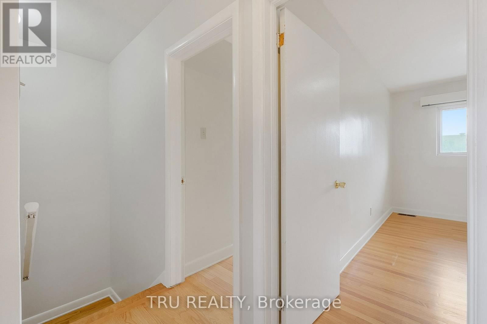 1006 RIDDELL AVENUE SOUTH Image 6
