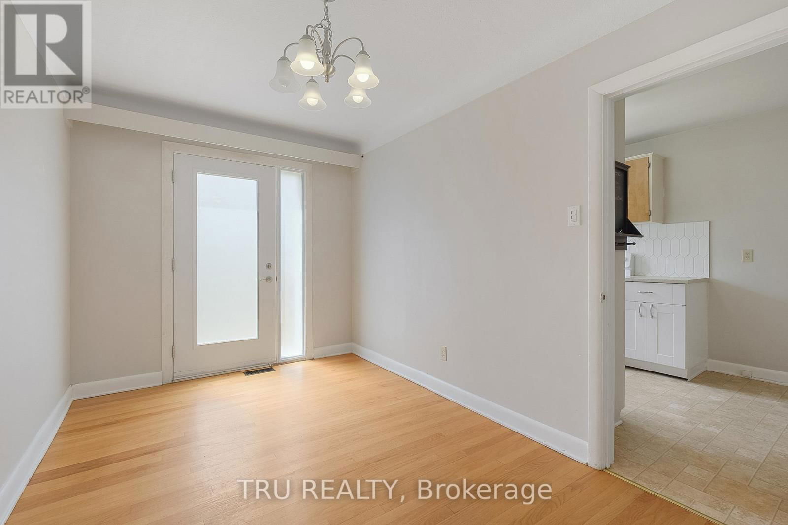1006 RIDDELL AVENUE SOUTH Image 8