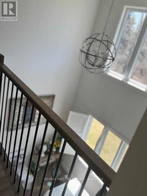 203 MERRITT CRESCENT Image 10