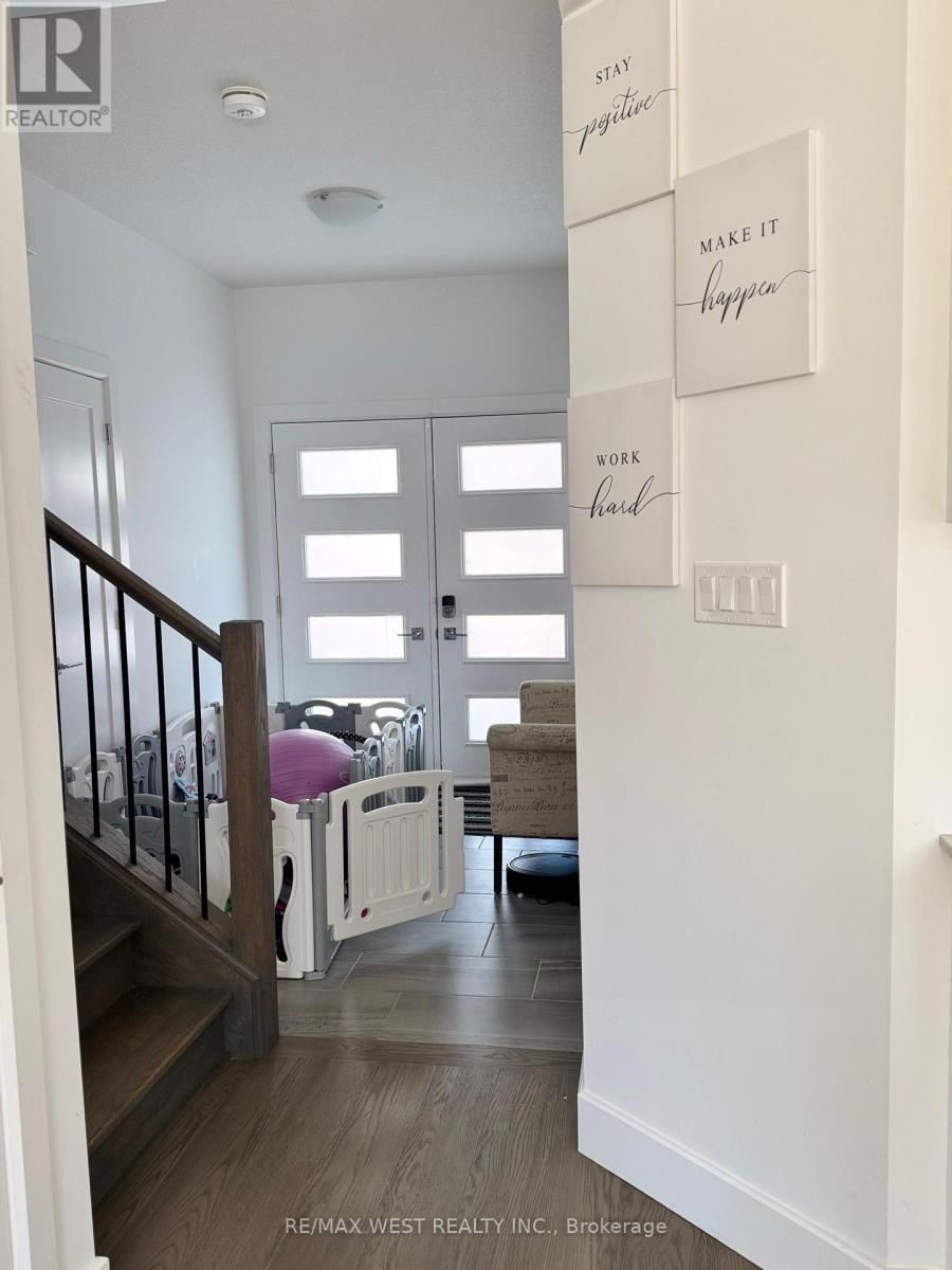 203 MERRITT CRESCENT Image 18