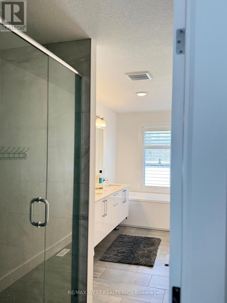 203 MERRITT CRESCENT Image 21