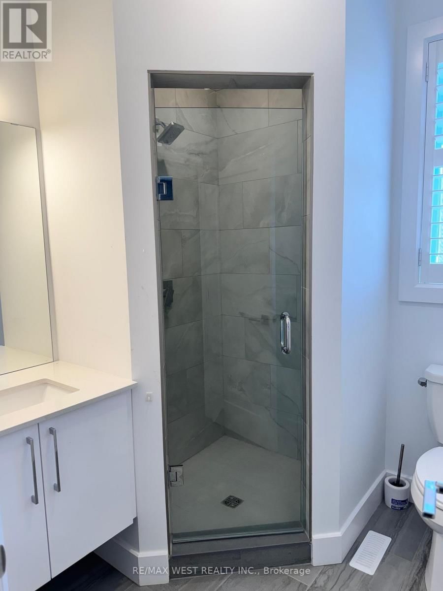 203 MERRITT CRESCENT Image 22
