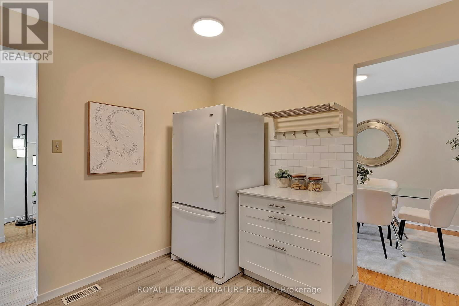 186 CEDARBRAE AVENUE Image 17