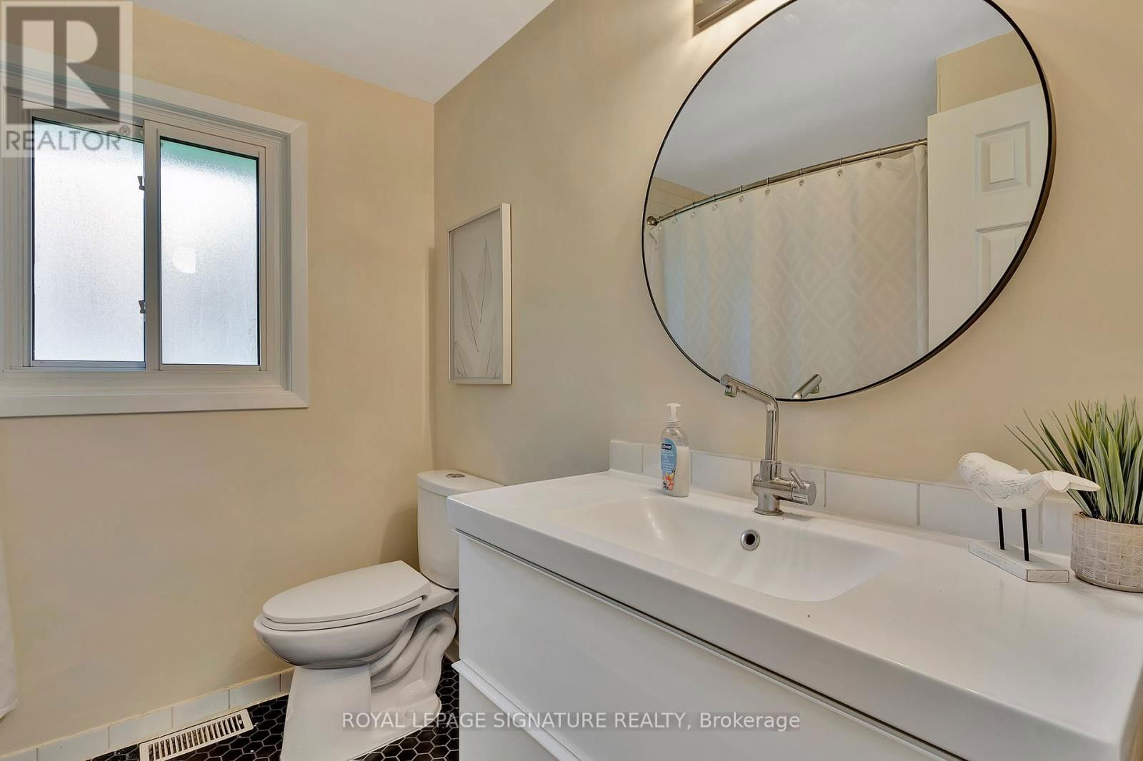 186 CEDARBRAE AVENUE Image 27