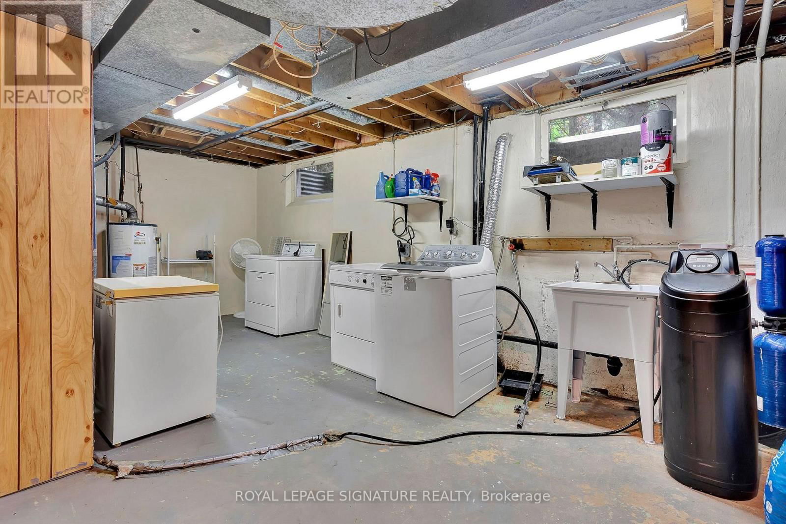 186 CEDARBRAE AVENUE Image 29