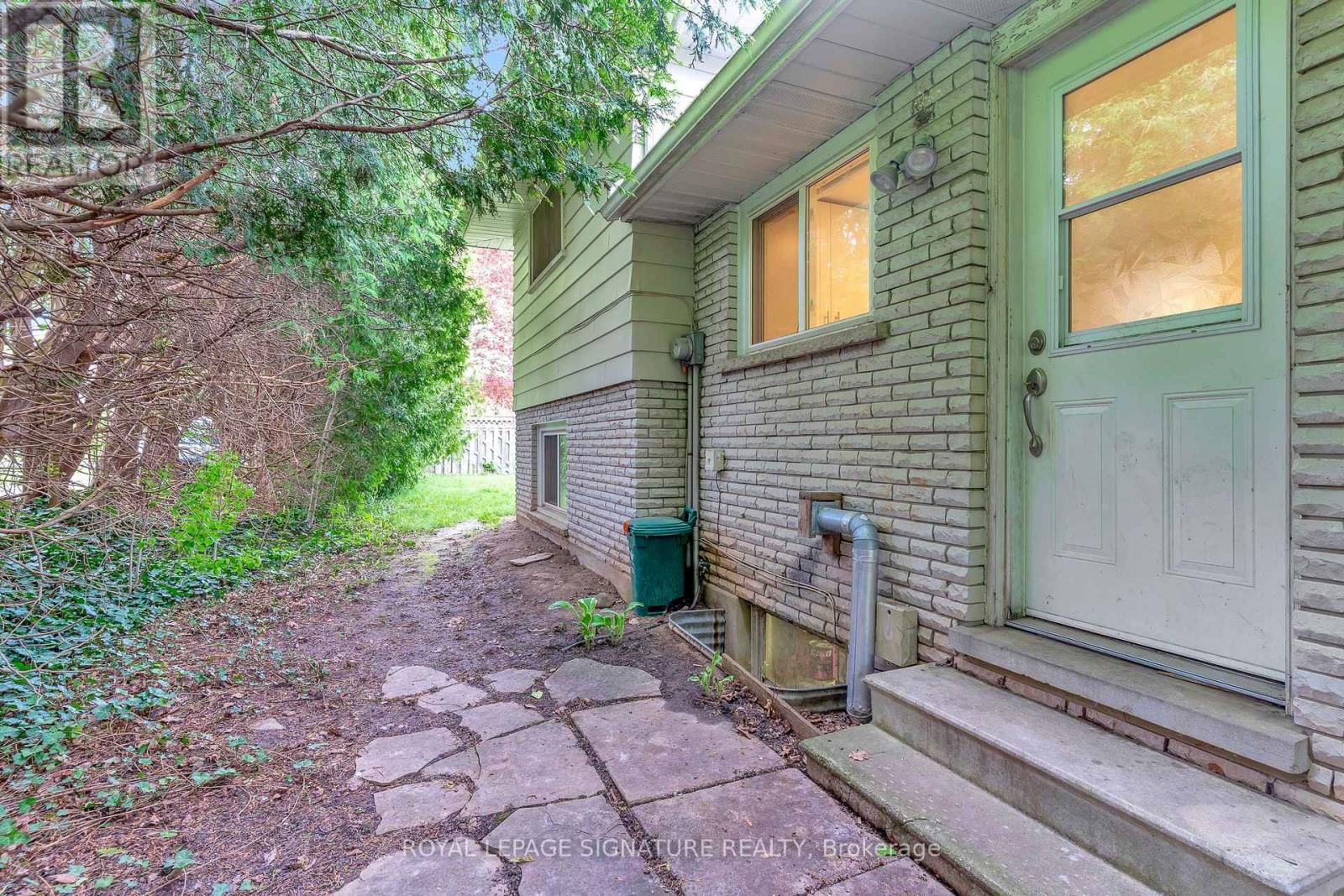 186 CEDARBRAE AVENUE Image 30