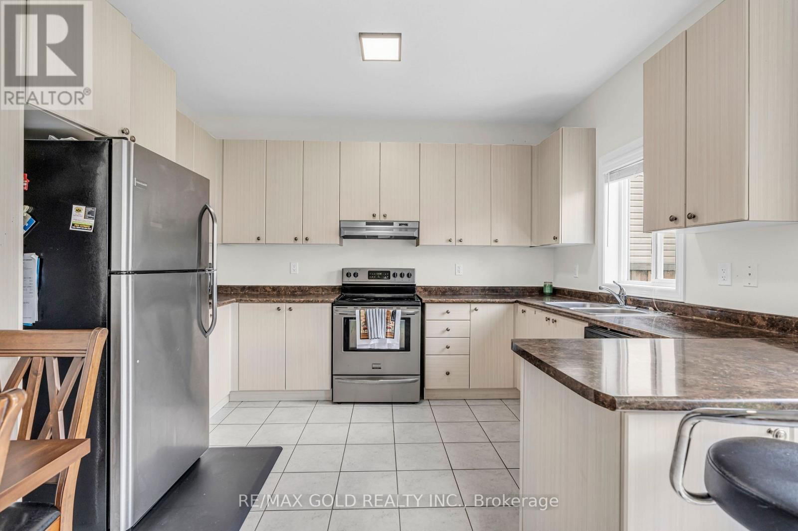 441 TANSLEY STREET Image 12