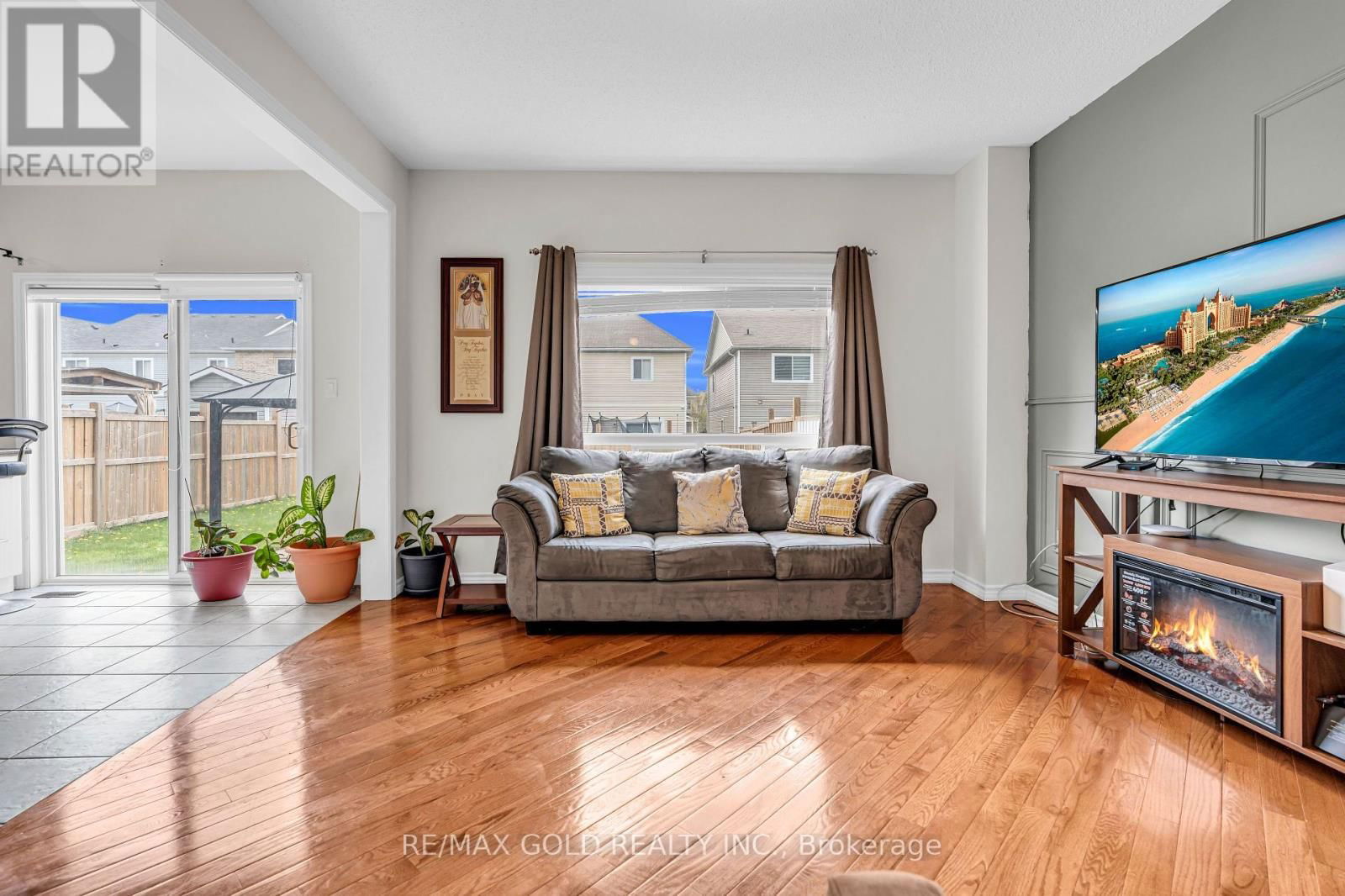 441 TANSLEY STREET Image 7
