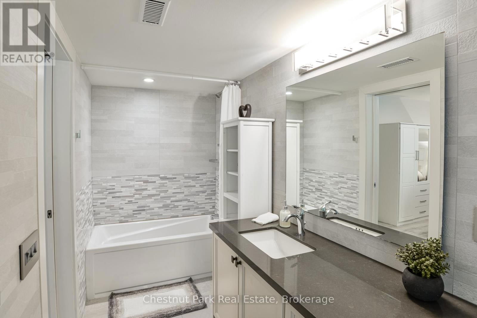 55 ROCKMOUNT CRESCENT Image 34