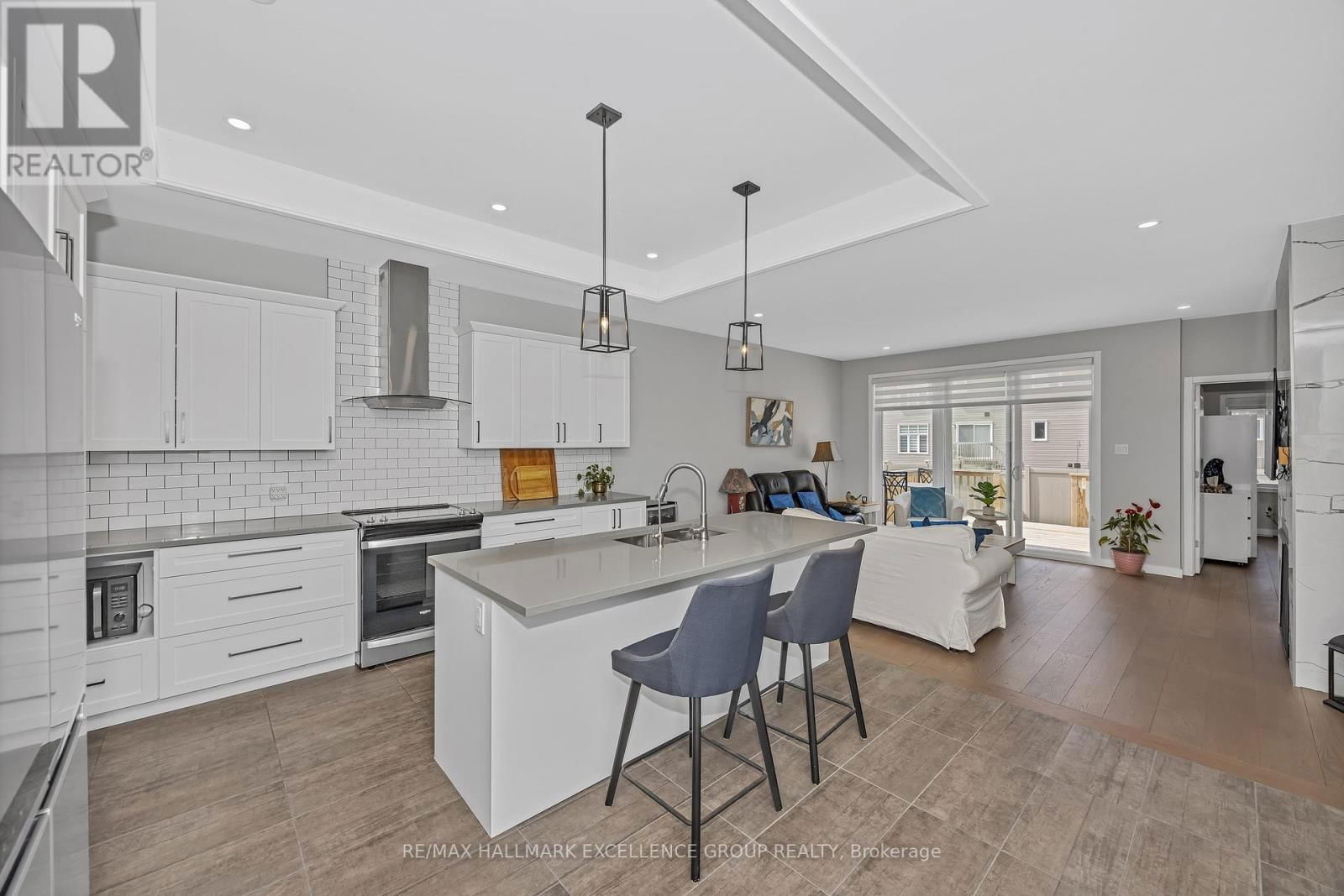 628 COBALT STREET Image 10