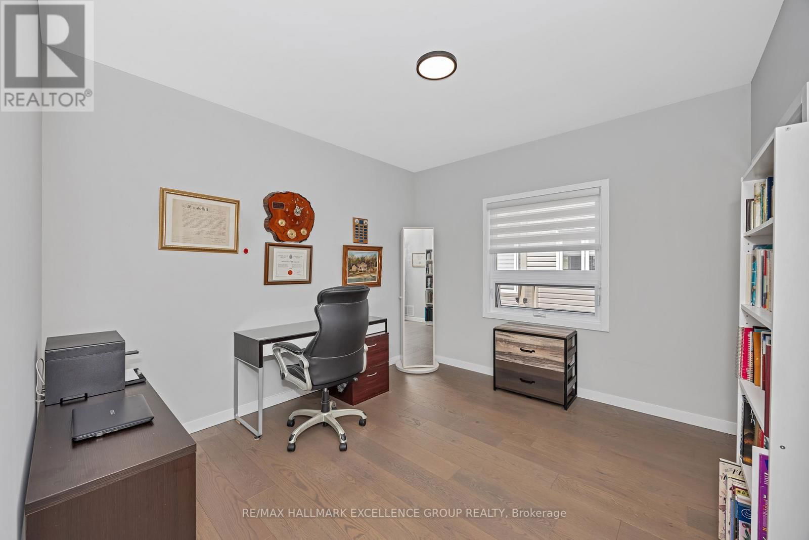 628 COBALT STREET Image 26