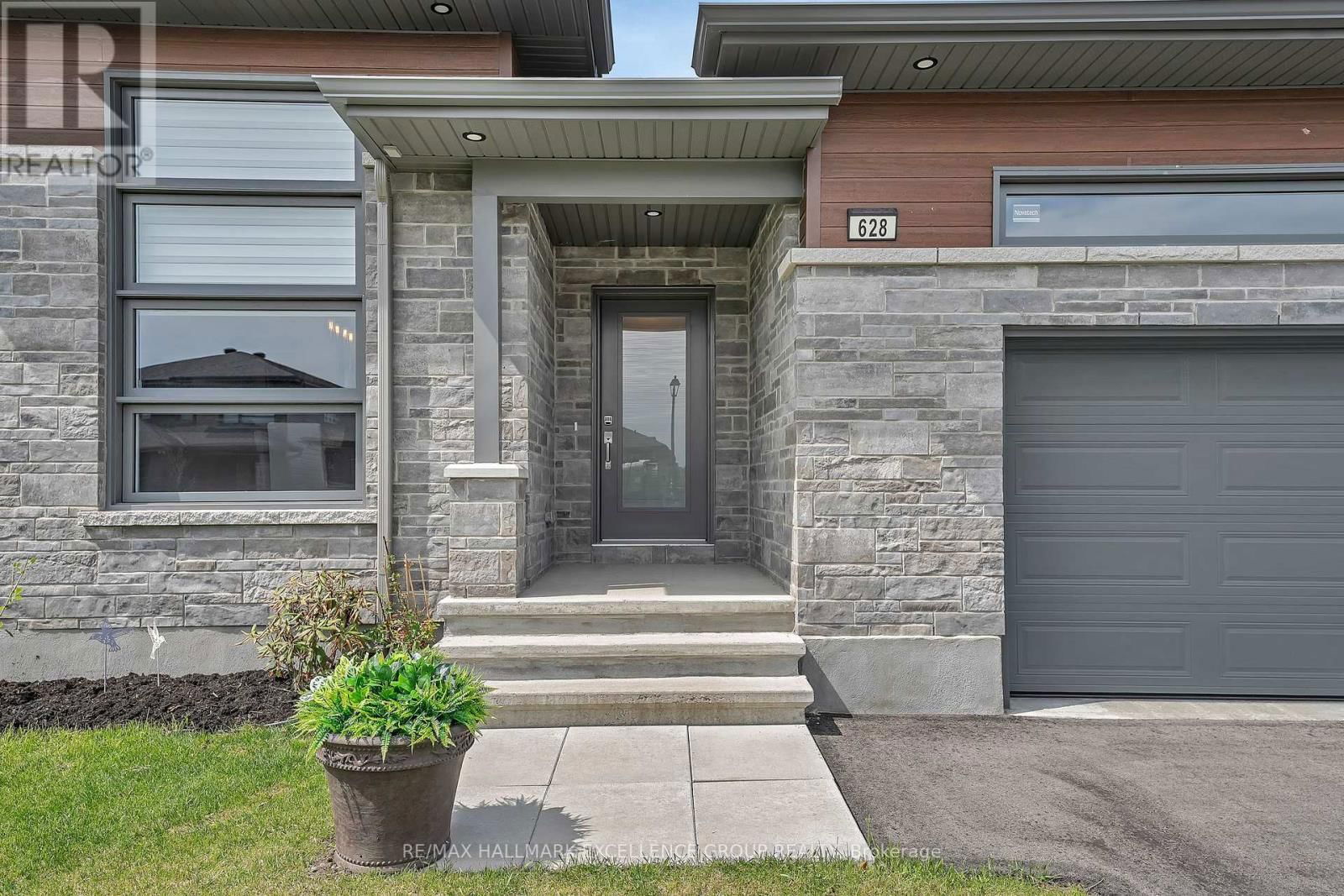 628 COBALT STREET Image 3