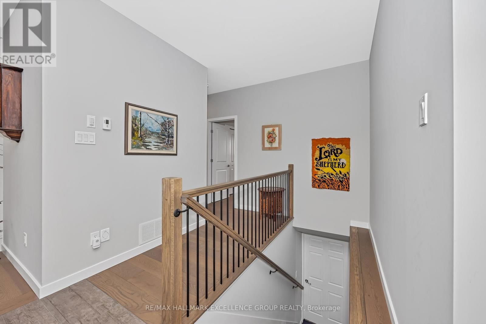 628 COBALT STREET Image 32