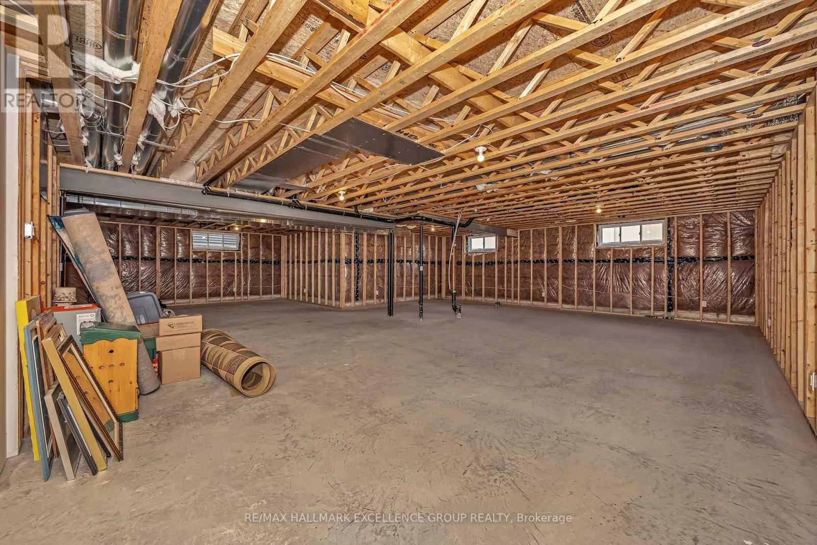 628 COBALT STREET Image 33