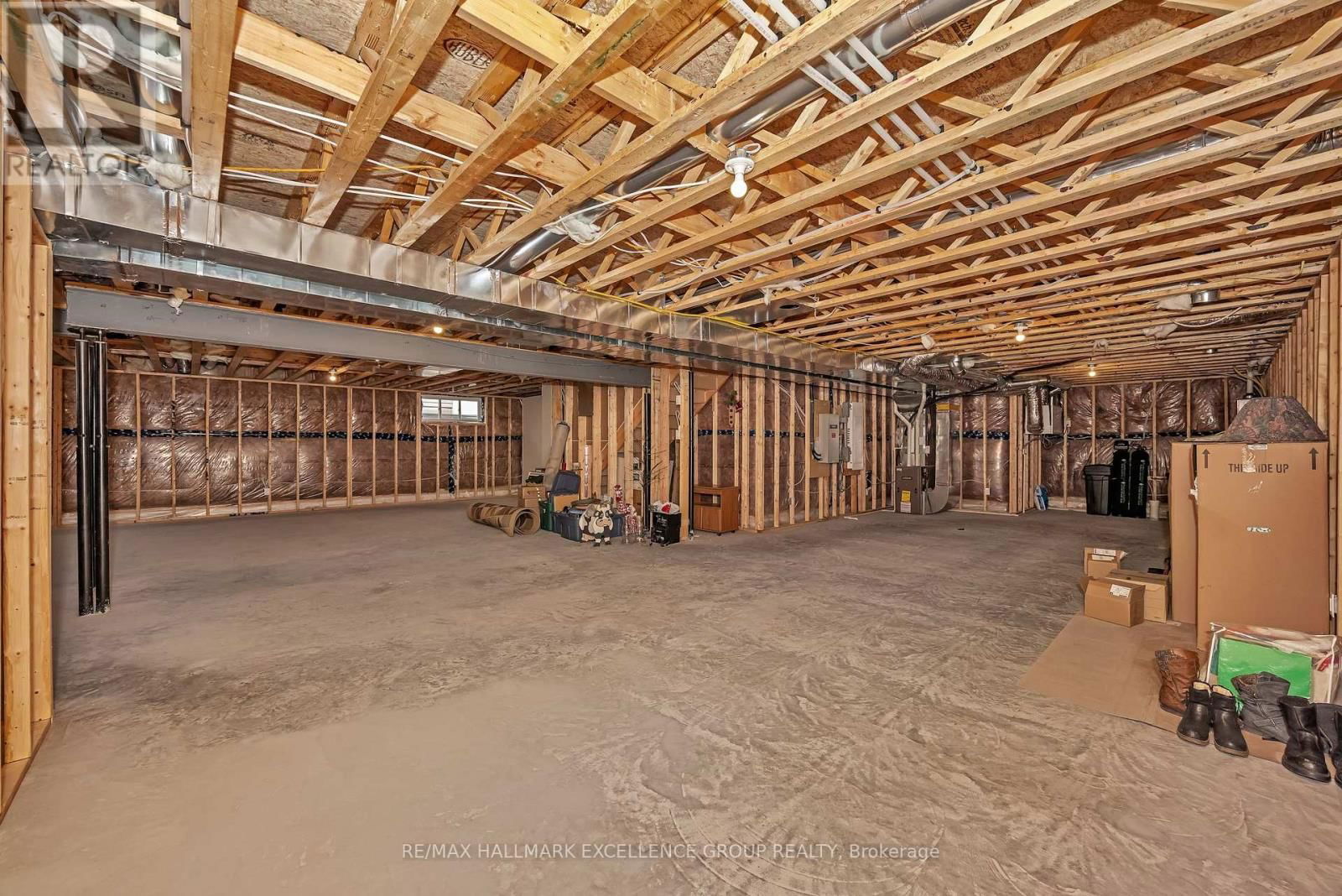 628 COBALT STREET Image 36