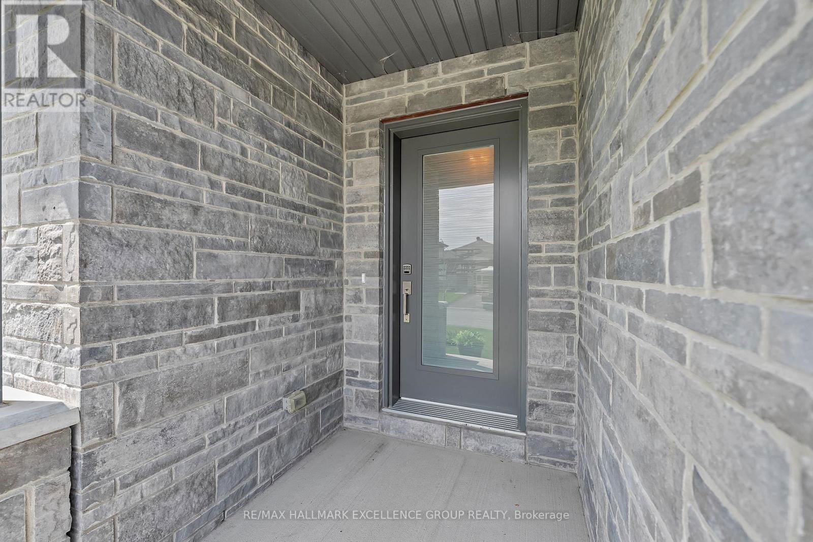 628 COBALT STREET Image 4