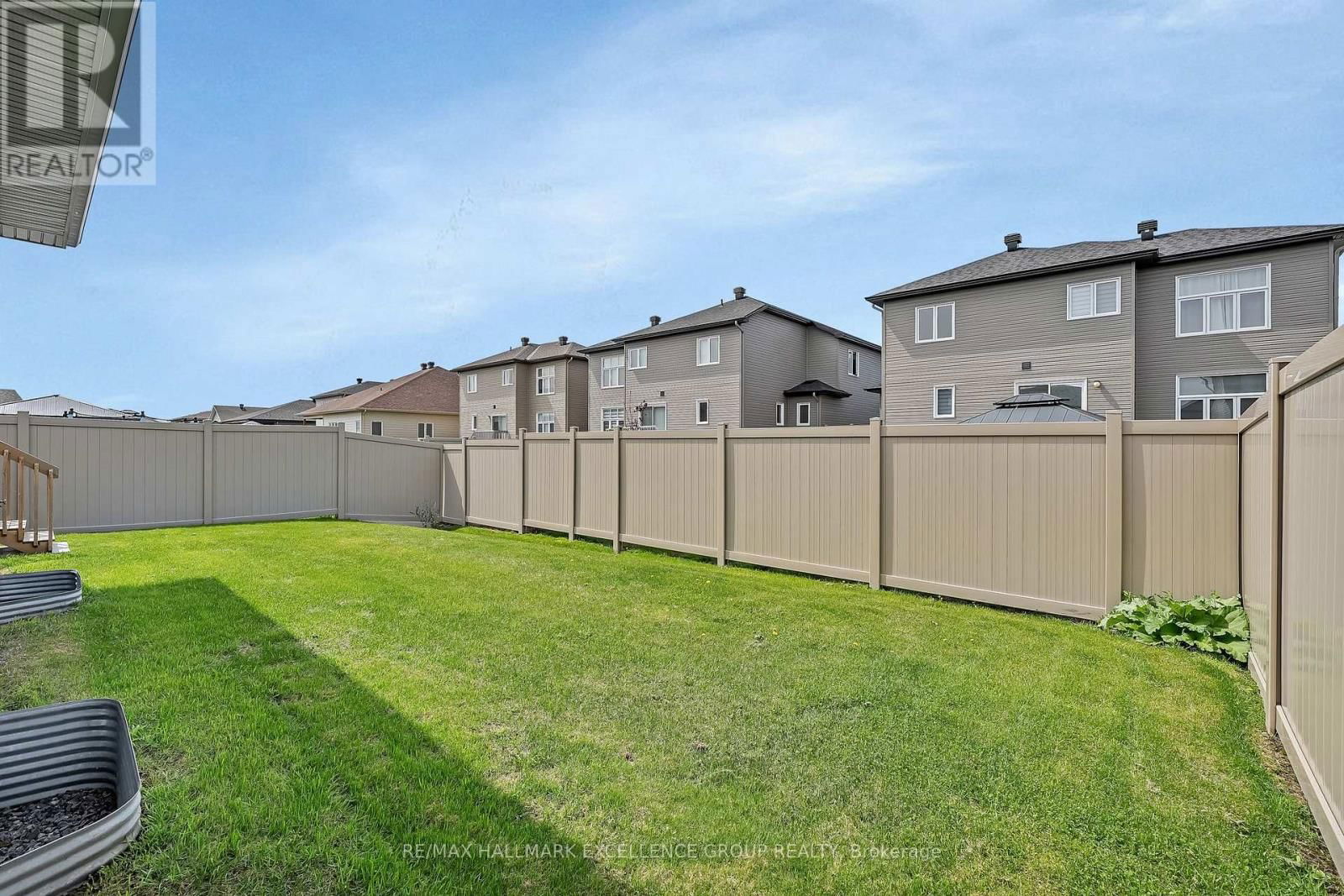 628 COBALT STREET Image 43
