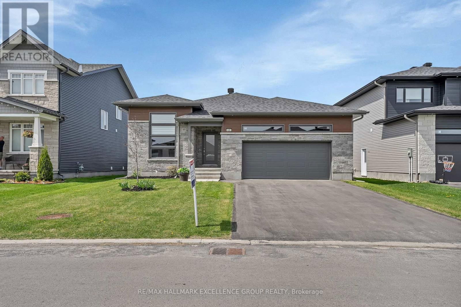 628 COBALT STREET Image 45