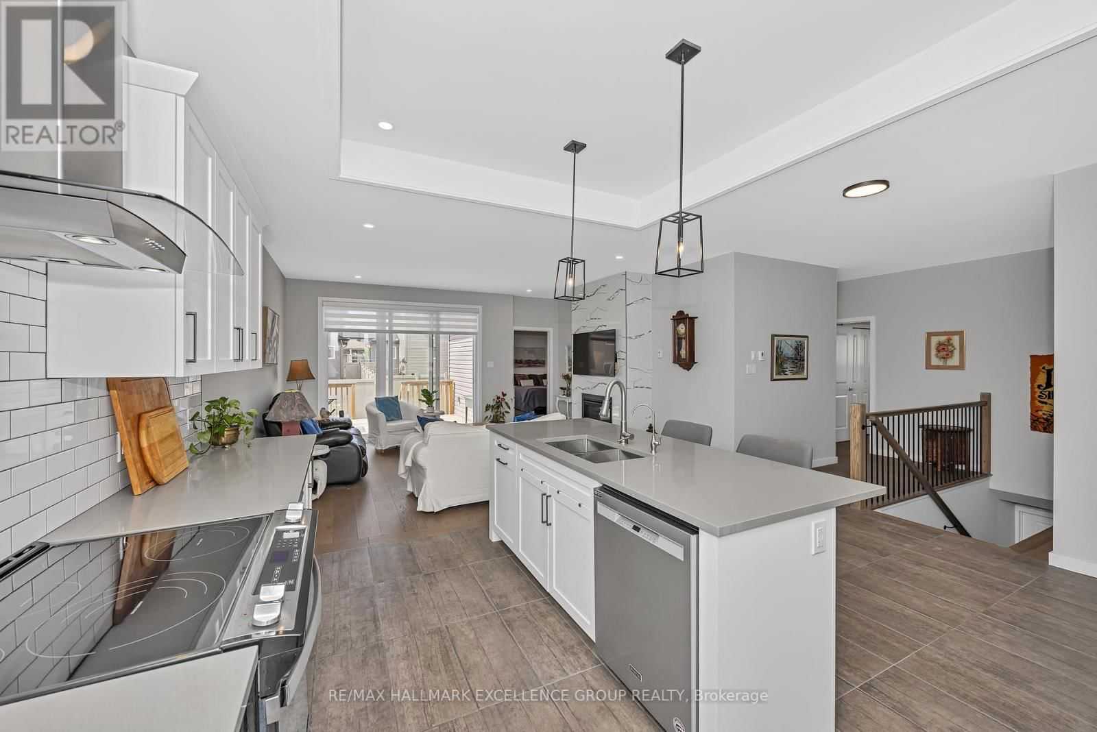 628 COBALT STREET Image 9