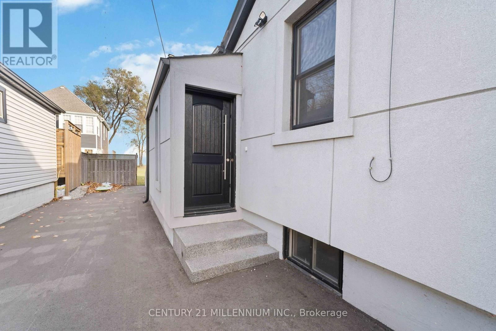 599 BEACH BOULEVARD Image 18