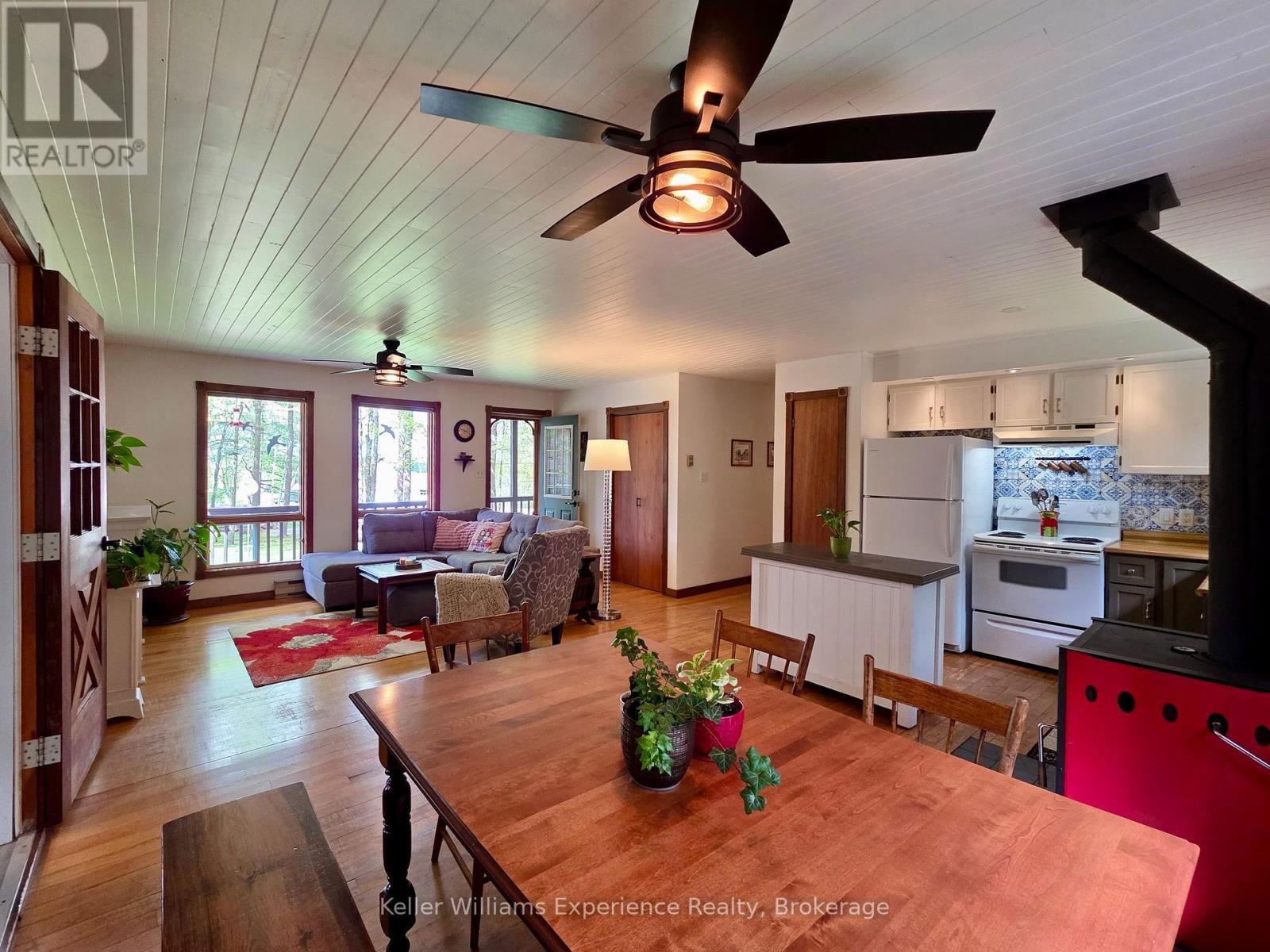 1035 CONWAY CRESCENT Image 1