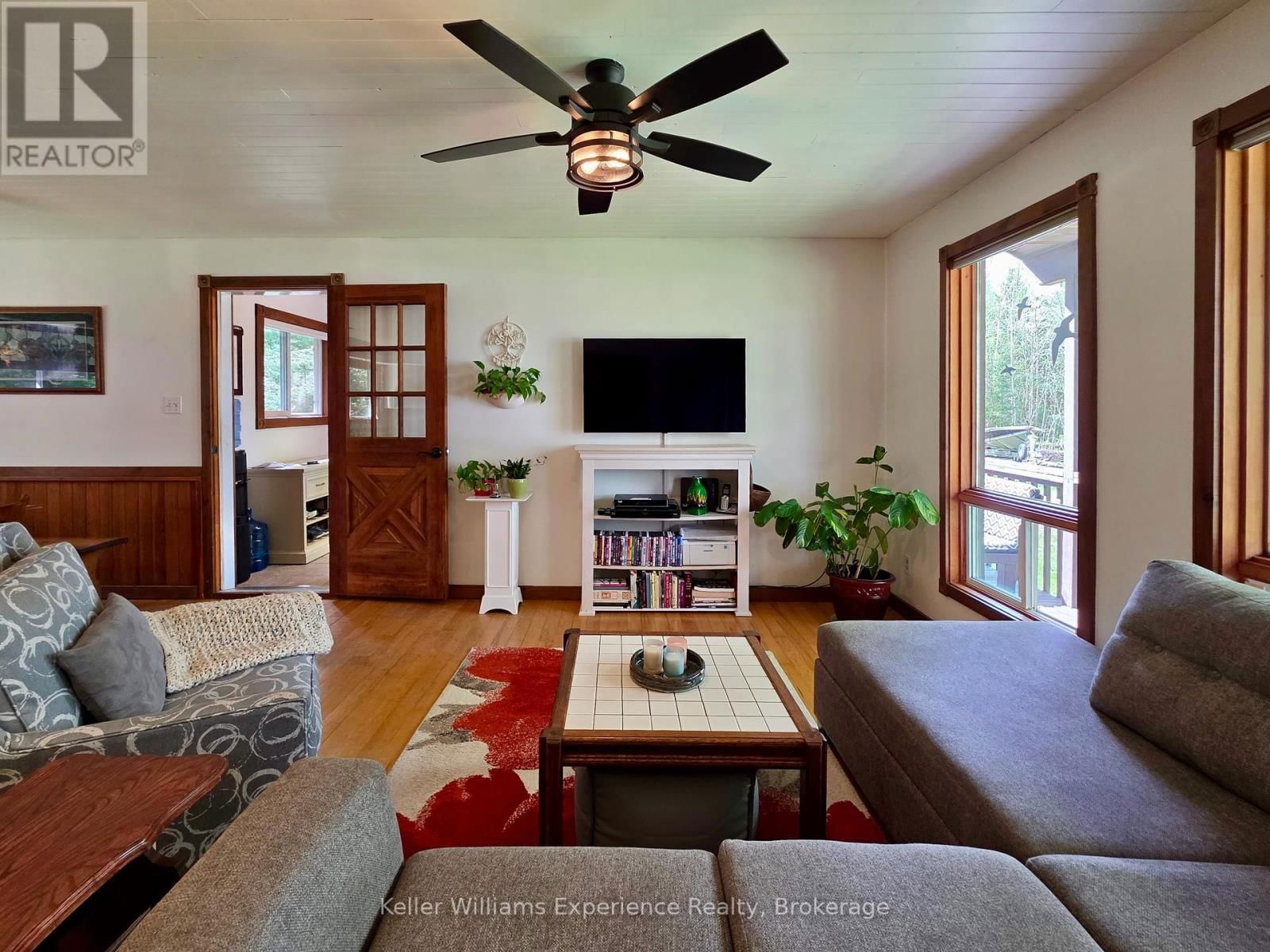 1035 CONWAY CRESCENT Image 10