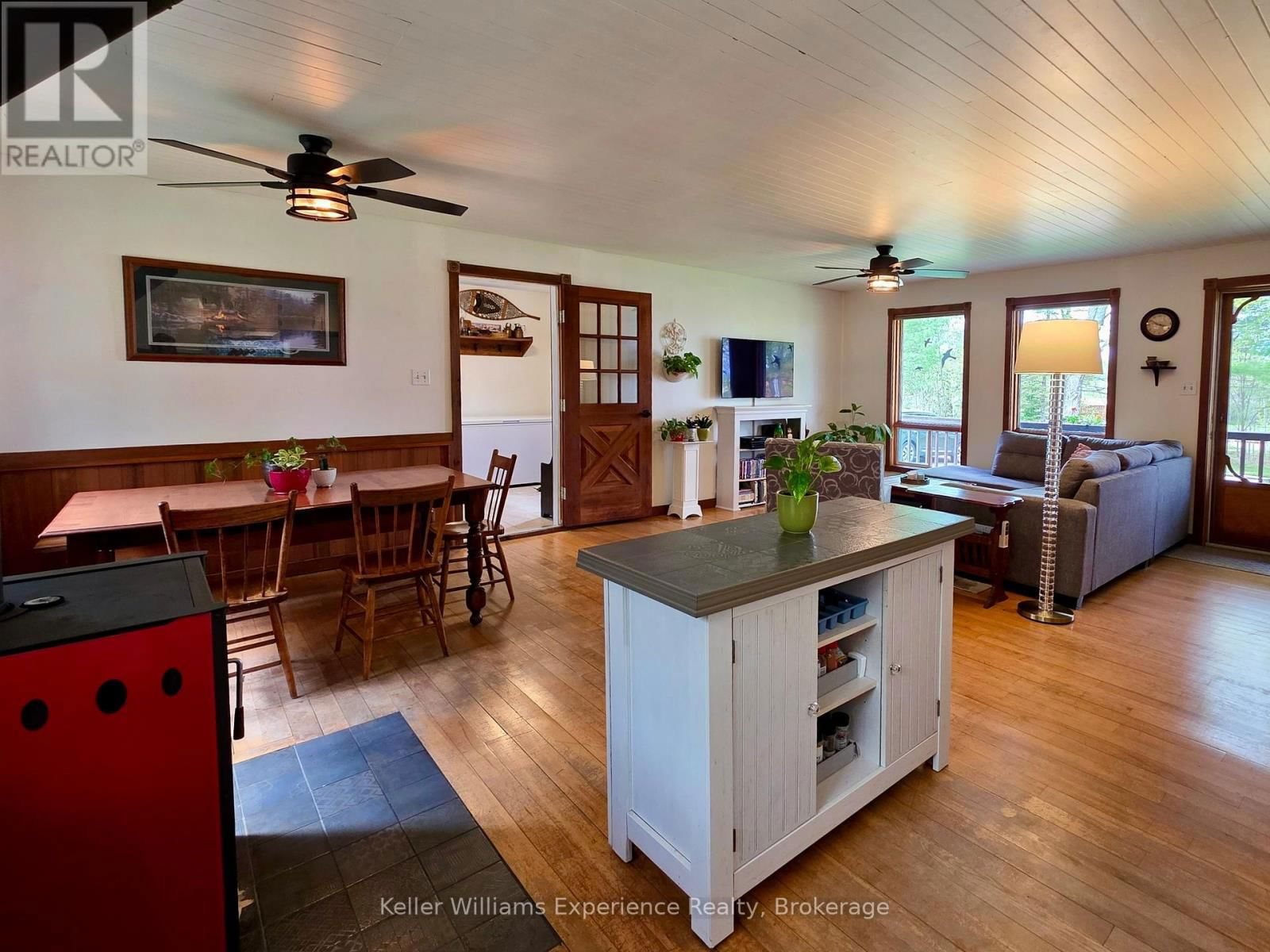 1035 CONWAY CRESCENT Image 17