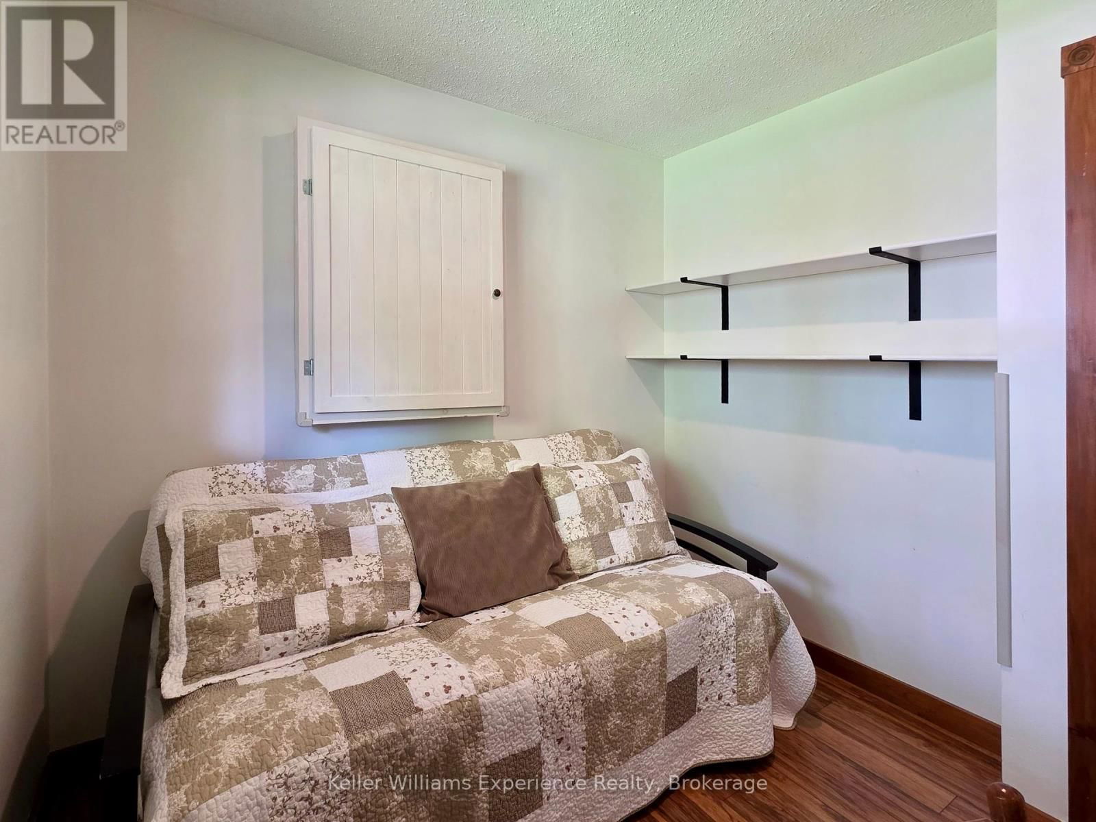 1035 CONWAY CRESCENT Image 25