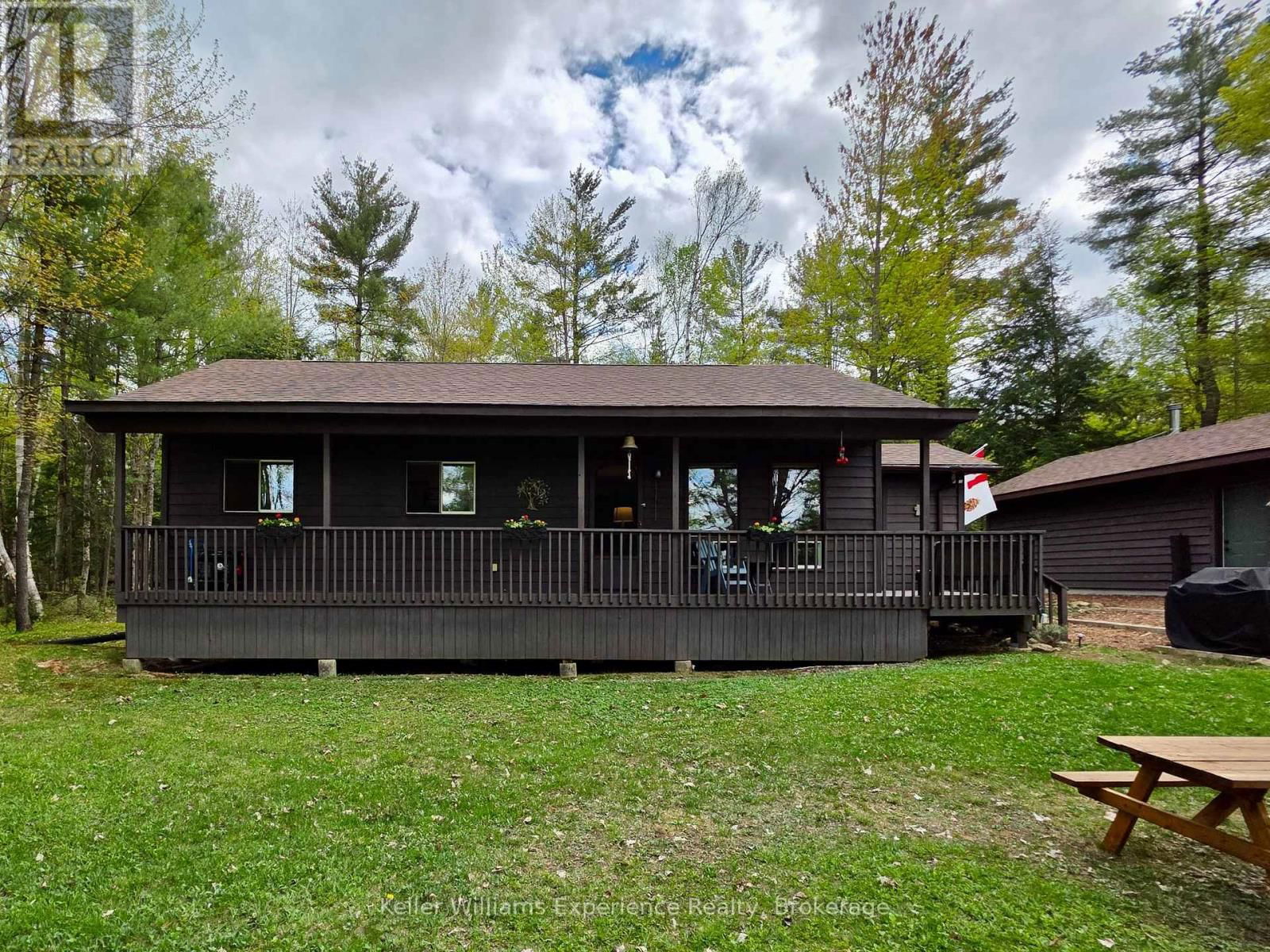 1035 CONWAY CRESCENT Image 34