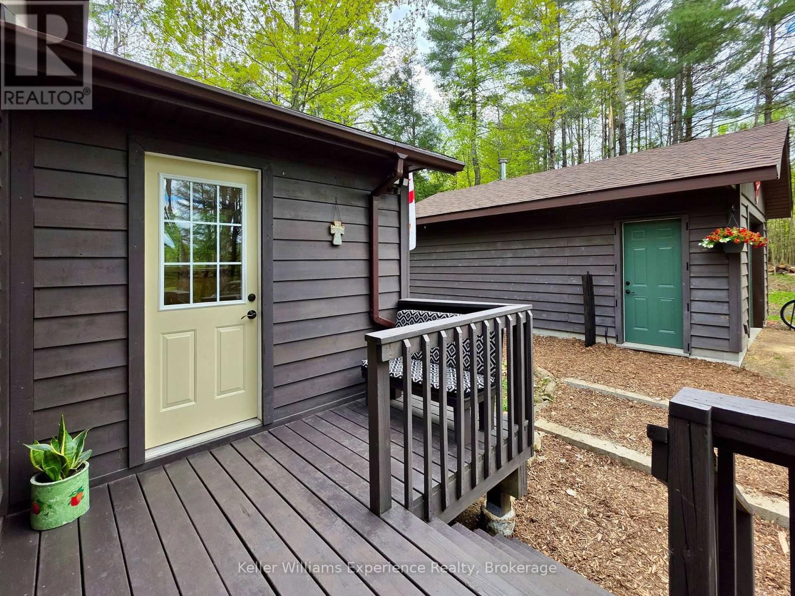 1035 CONWAY CRESCENT Image 4
