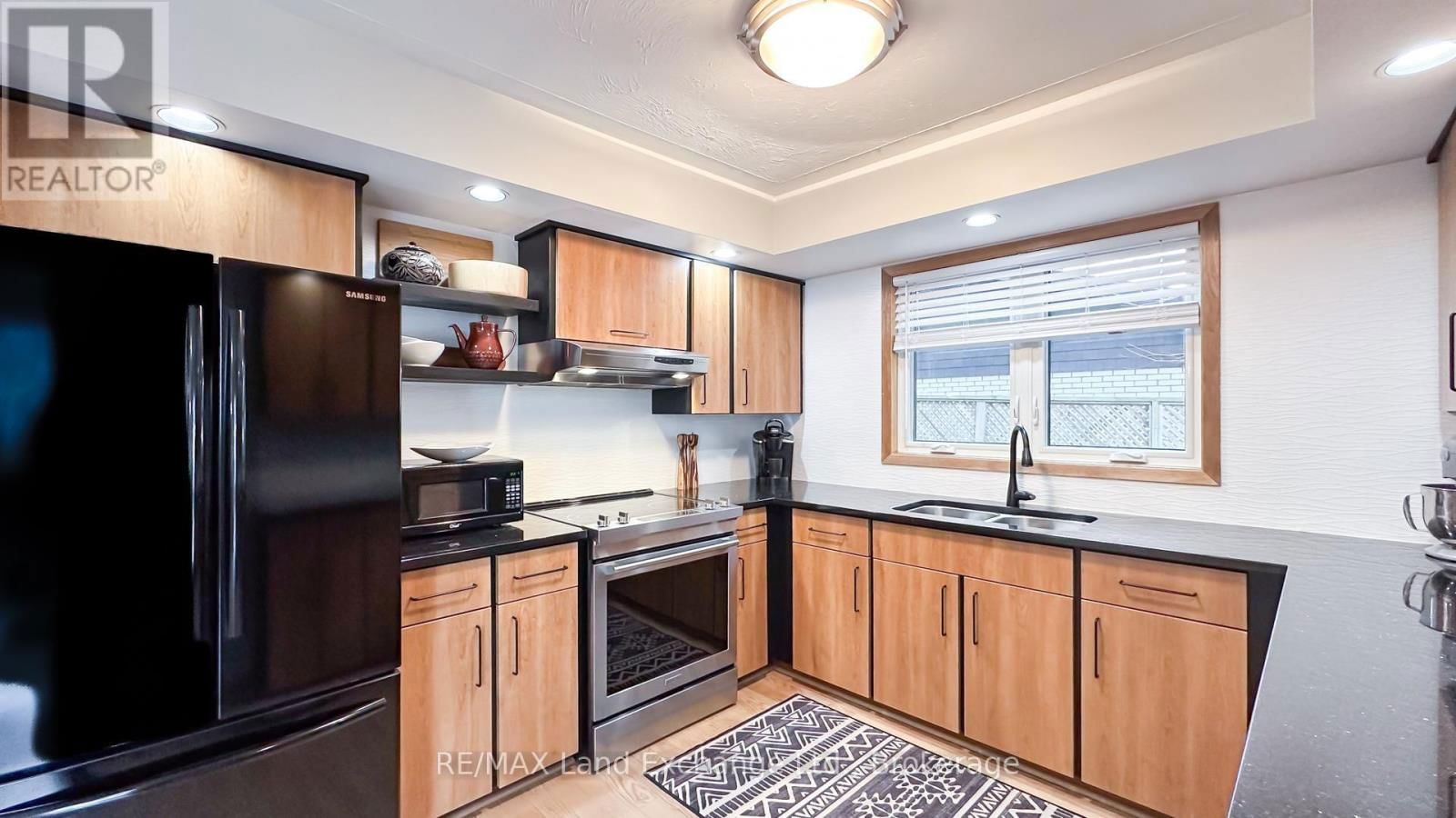 222 PENETANGORE ROW Image 11