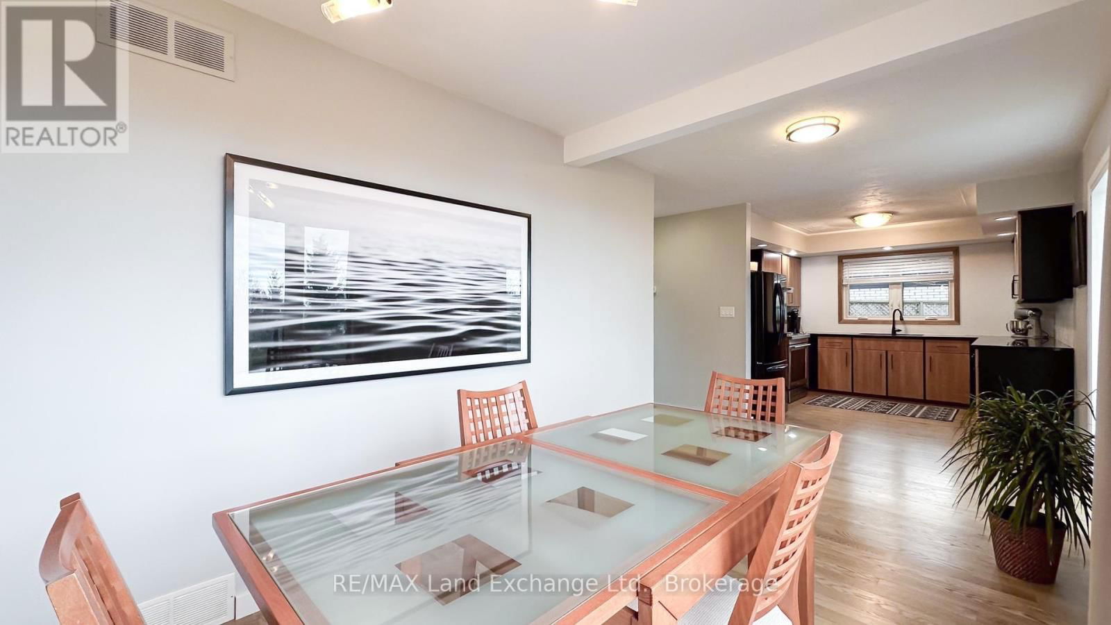 222 PENETANGORE ROW Image 15