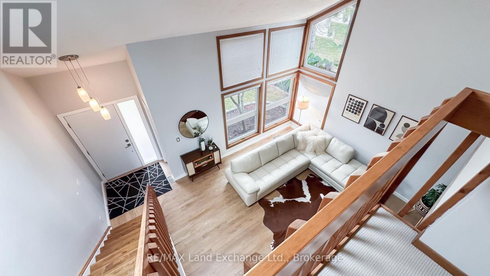 222 PENETANGORE ROW Image 17