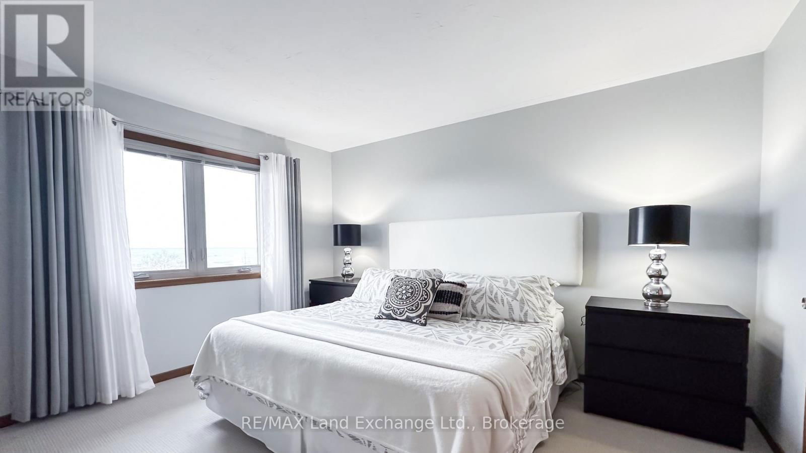 222 PENETANGORE ROW Image 19