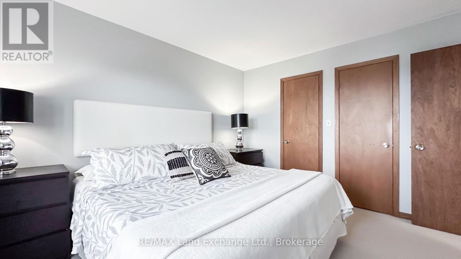 222 PENETANGORE ROW Image 20